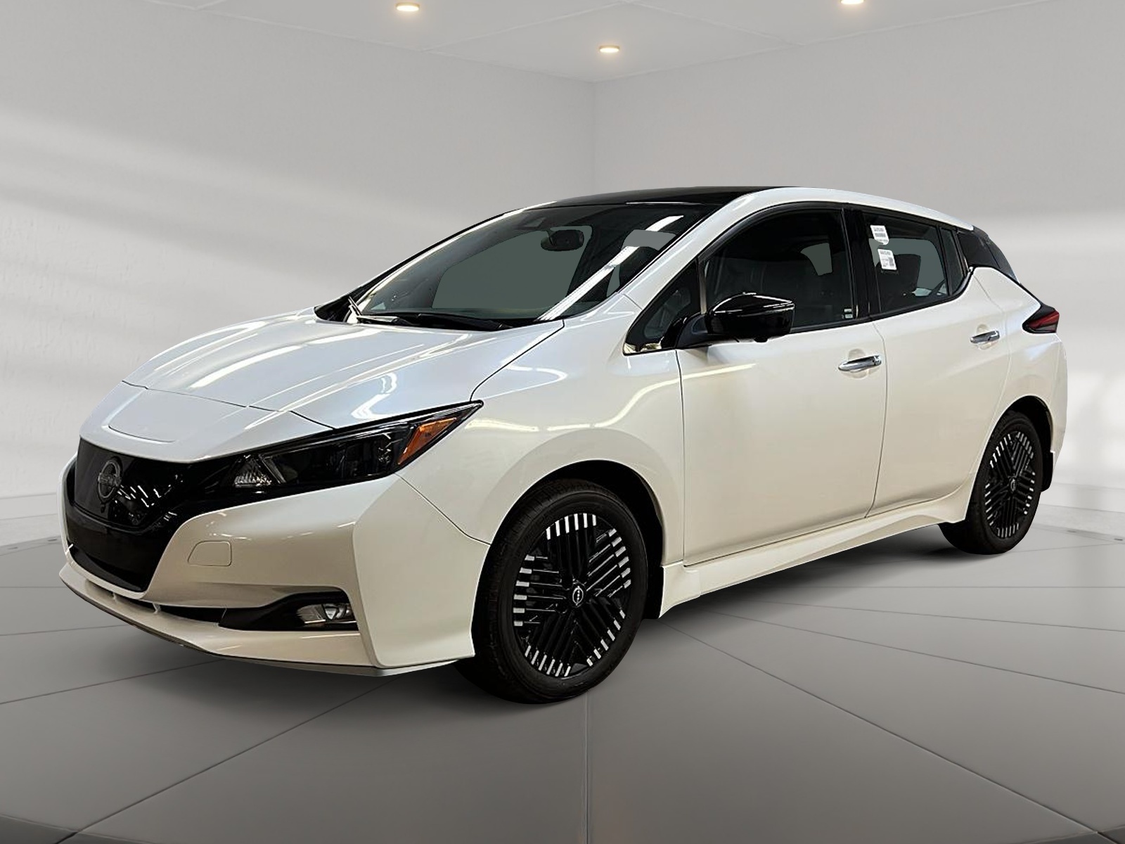 Nissan Leaf 2023 - Image #1