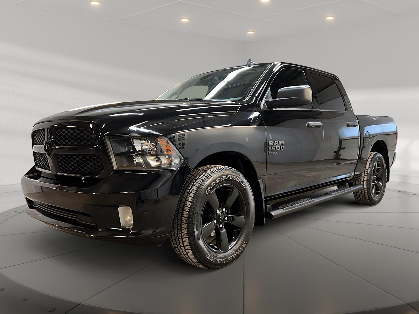 RAM 1500 Classic 2023 - Image #1
