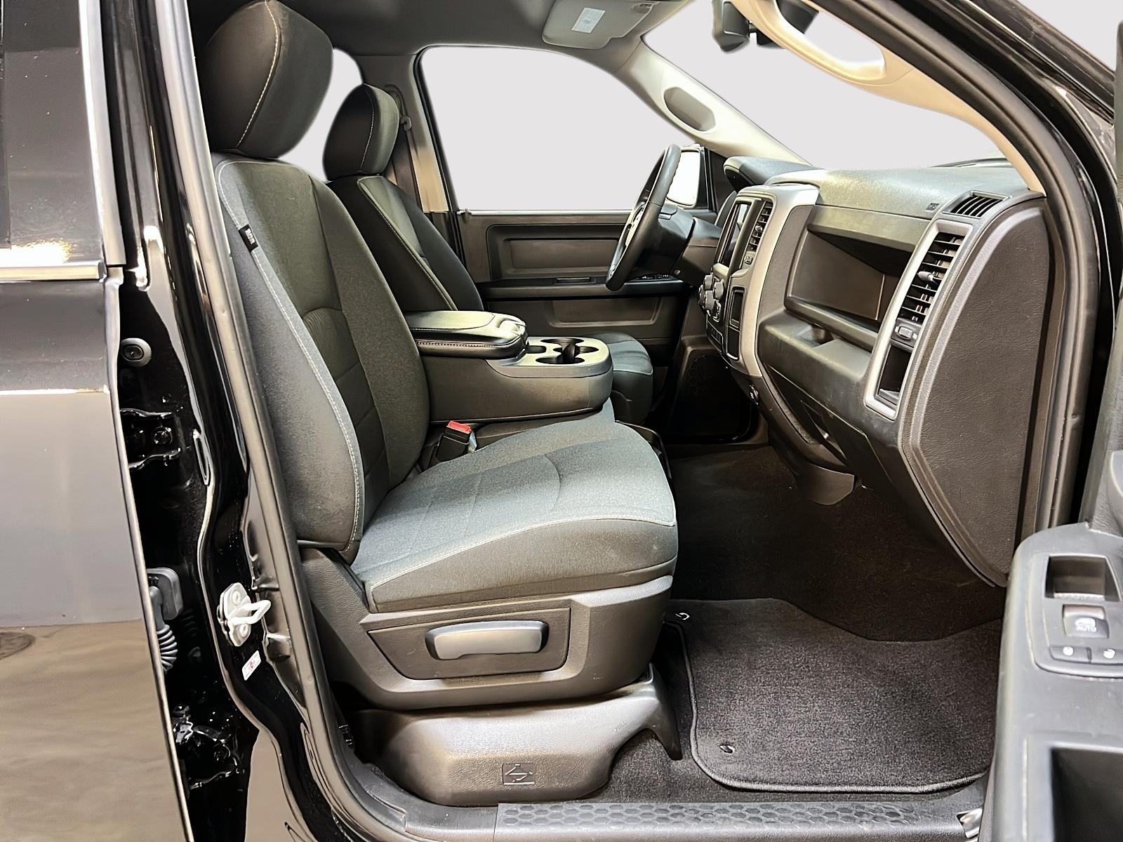 RAM 1500 Classic 2023 - Image #8