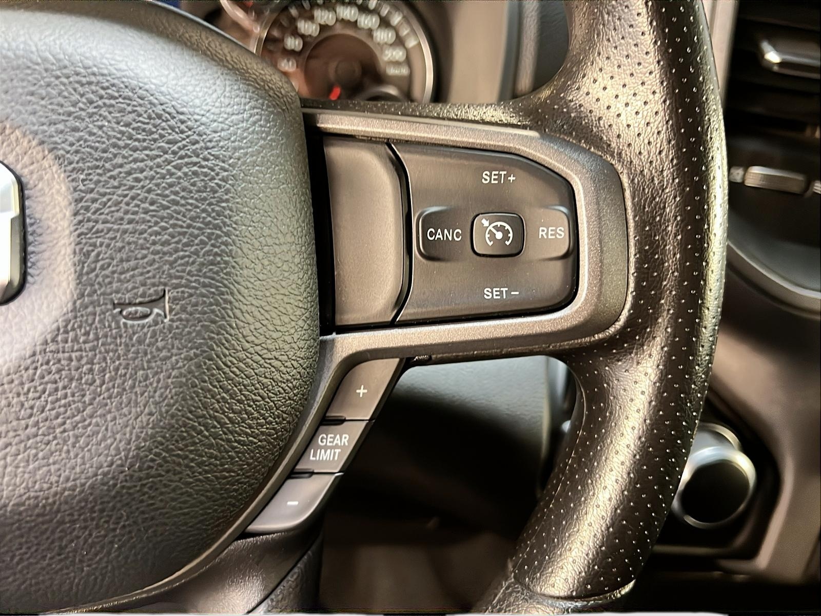 RAM 1500 SXT 5.7 HEMI eTORQUE CREW CAB 4X4 2024 - image #17