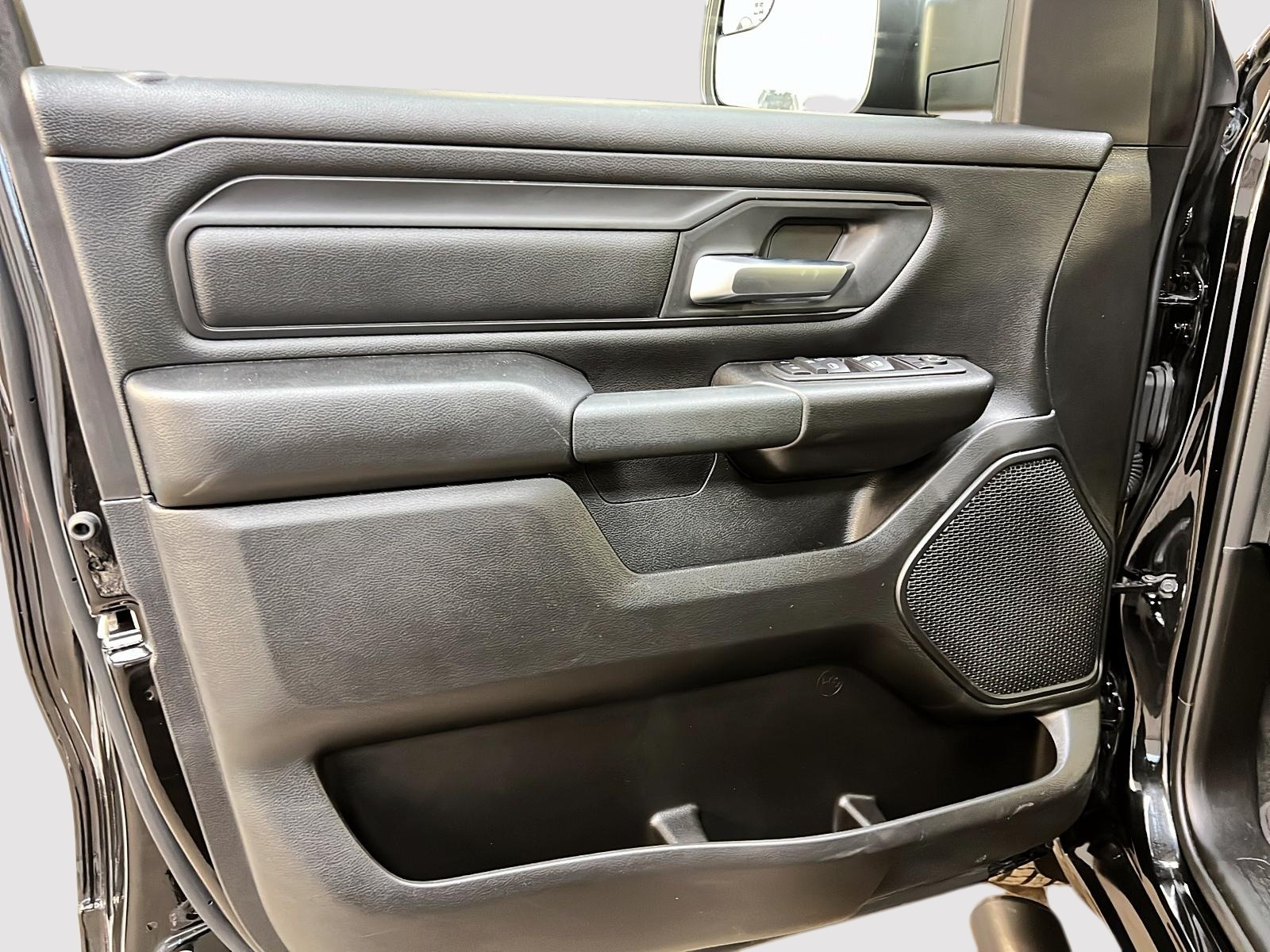 RAM 1500 SXT 5.7 HEMI eTORQUE CREW CAB 4X4 2024 - image #21
