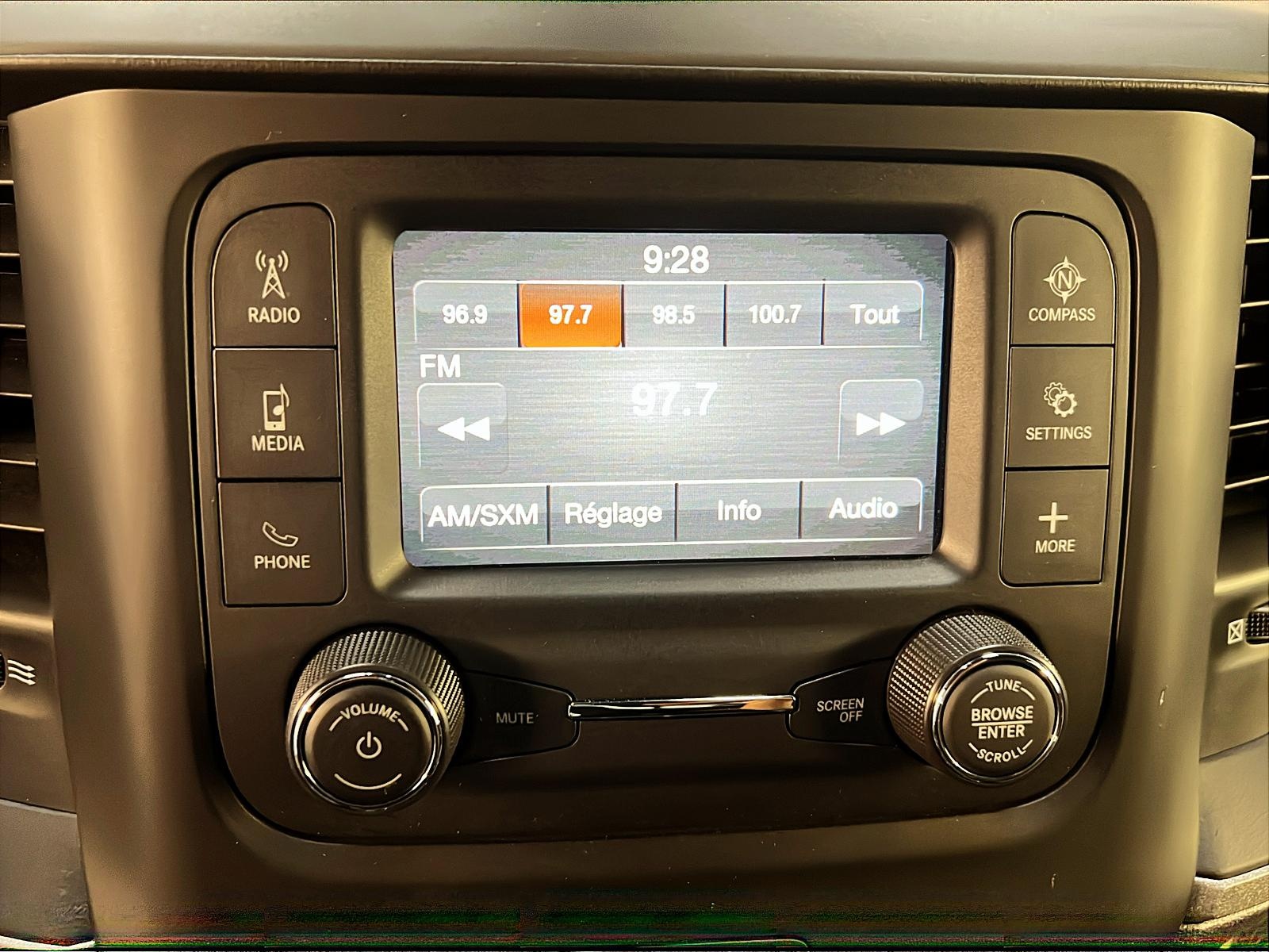 RAM 1500 SXT 5.7 HEMI eTORQUE CREW CAB 4X4 2024 - image #14