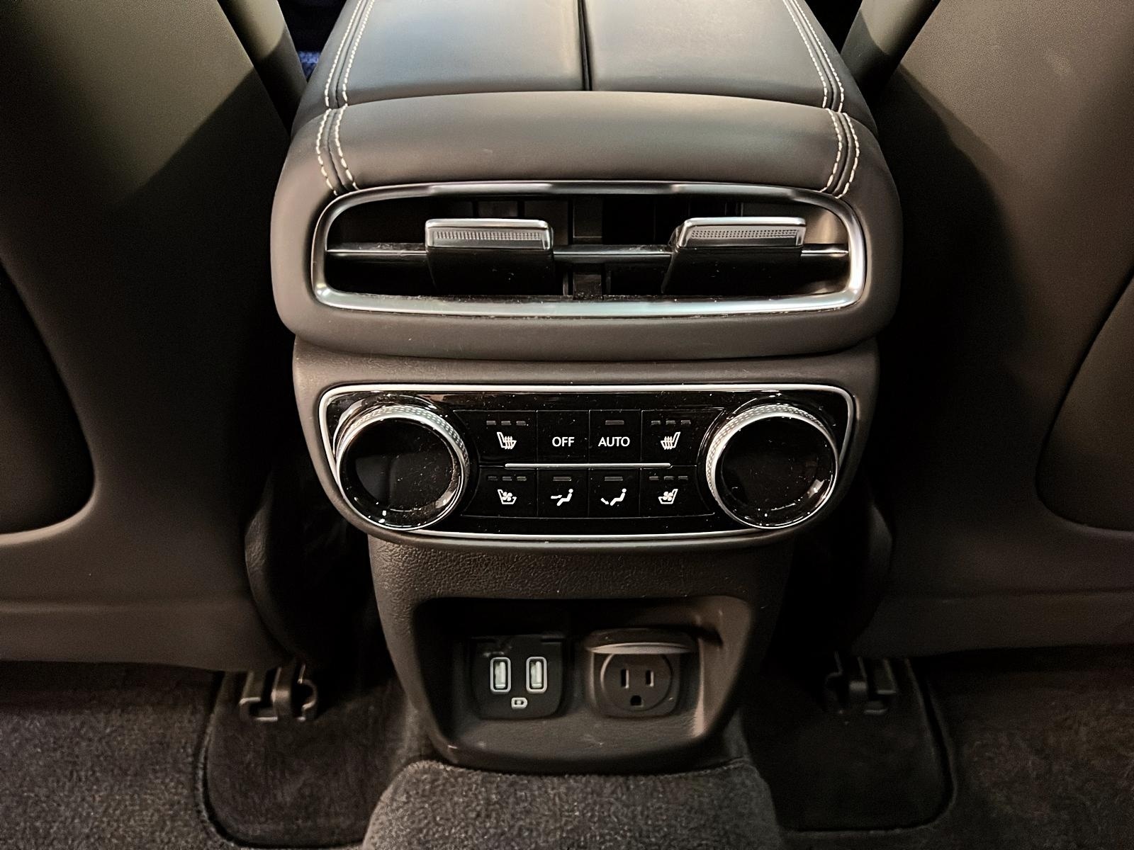 Genesis GV80 PRESTIGE 3.5T CUIR TOIT PANO NAV 4RM 2022 - image #12