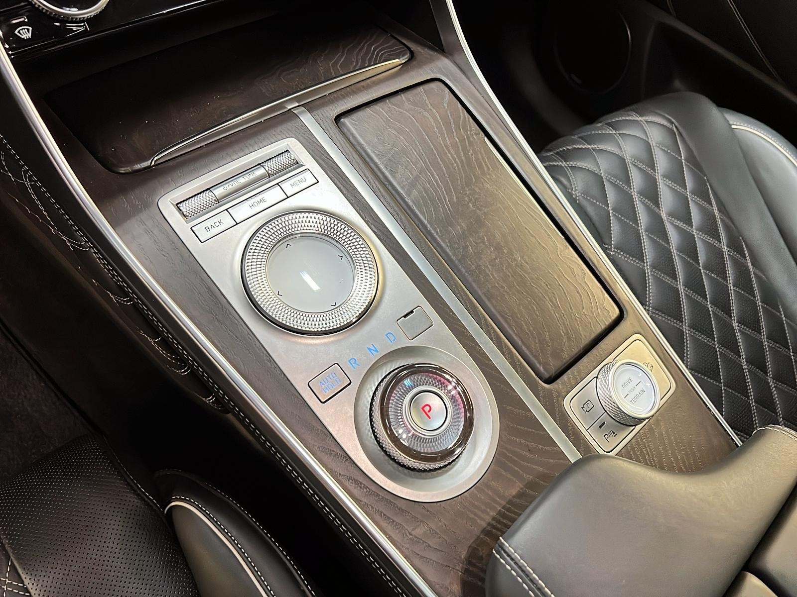 Genesis GV80 PRESTIGE 3.5T CUIR TOIT PANO NAV 4RM 2022 - image #17