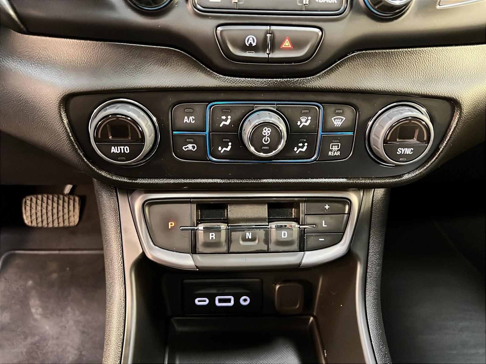 GMC Terrain AT4 SLT CUIR TOIT PANO NAV 4RM 2022 - image #16