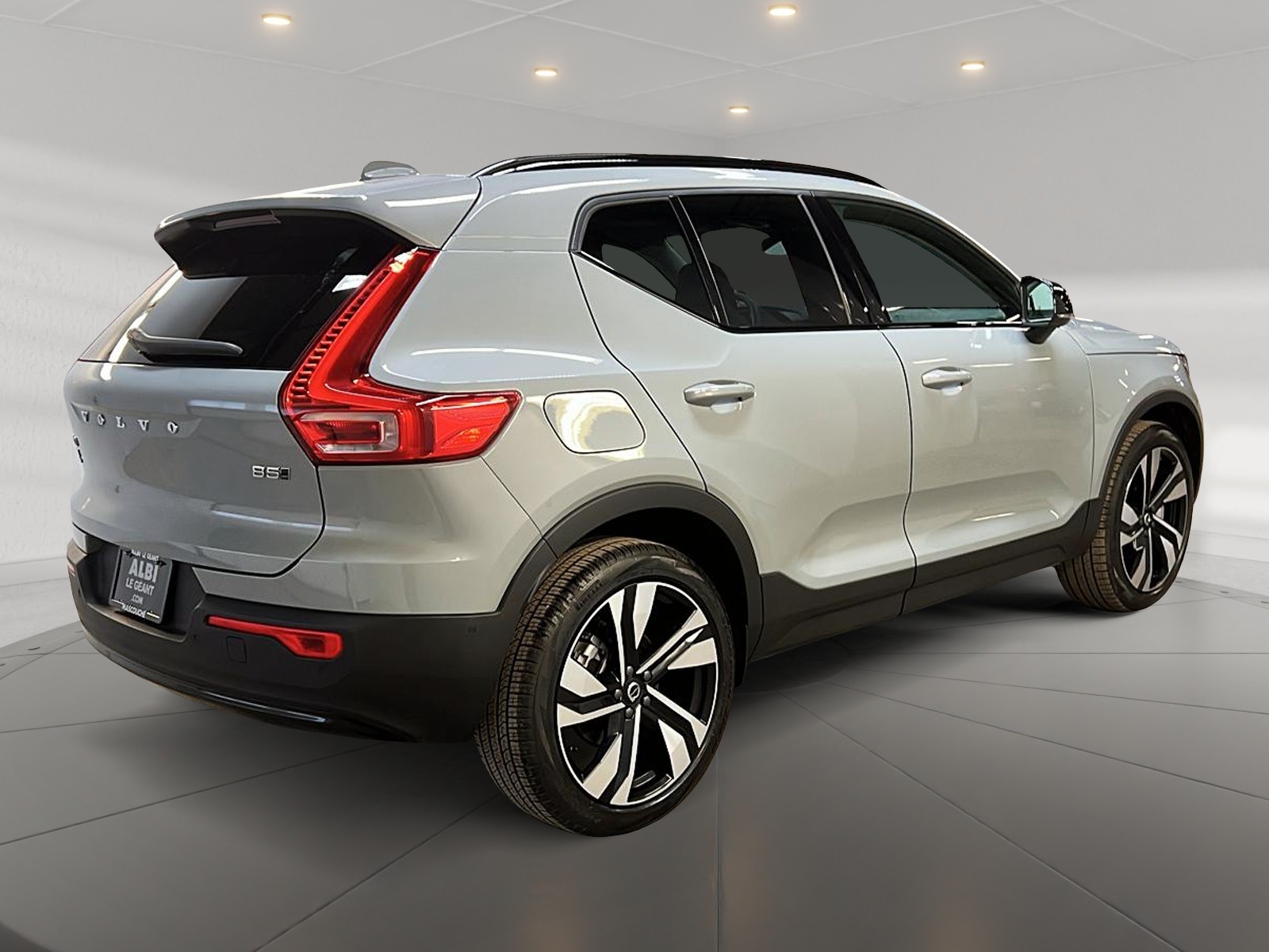 Volvo XC40 B5 PLUS CUIR TOIT PANO NAV 4R, 2025 - image #4