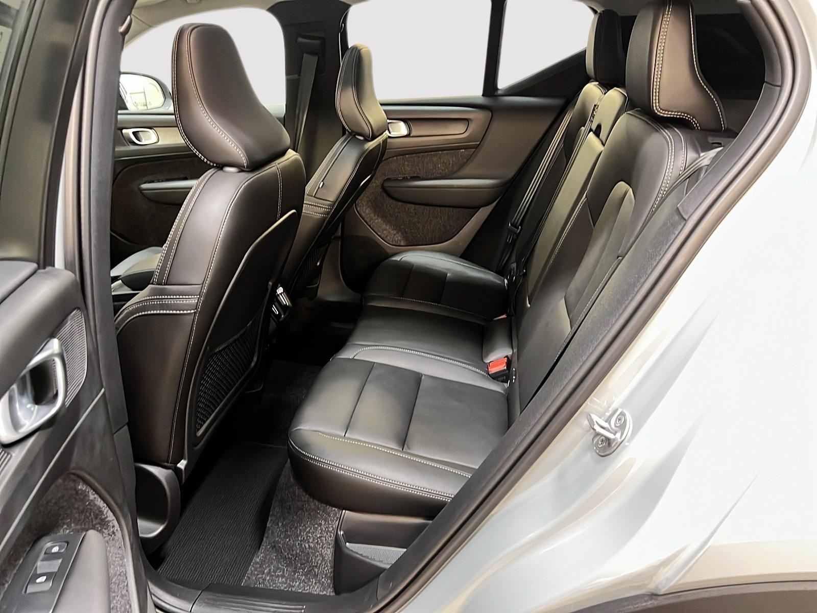 Volvo XC40 B5 PLUS CUIR TOIT PANO NAV 4R, 2025 - image #10