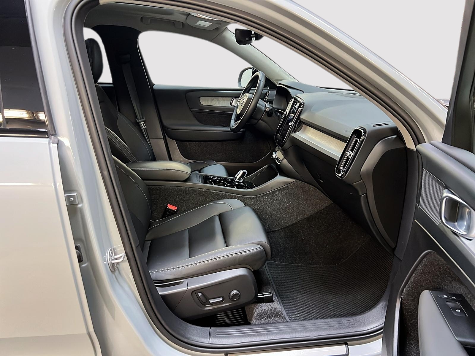 Volvo XC40 B5 PLUS CUIR TOIT PANO NAV 4R, 2025 - image #8