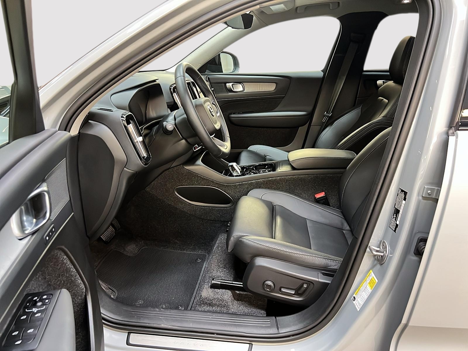 Volvo XC40 B5 PLUS CUIR TOIT PANO NAV 4R, 2025 - image #7