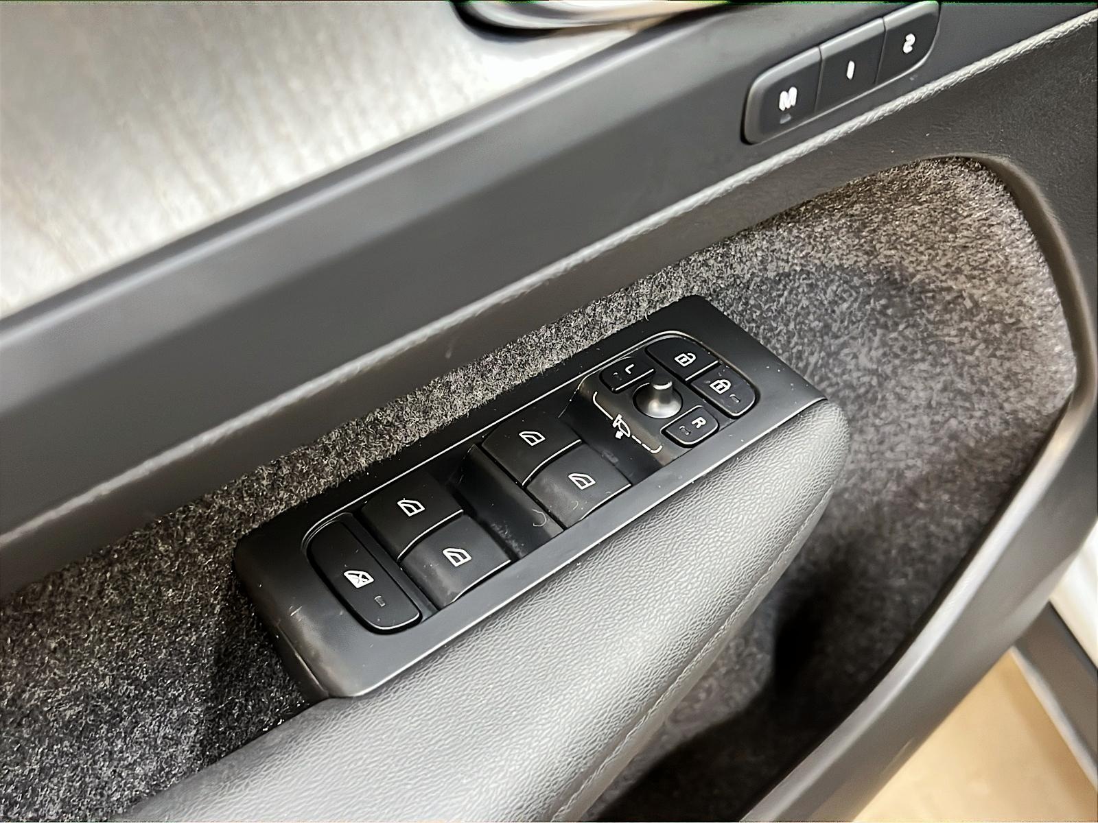 Volvo XC40 B5 PLUS CUIR TOIT PANO NAV 4R, 2025 - image #24