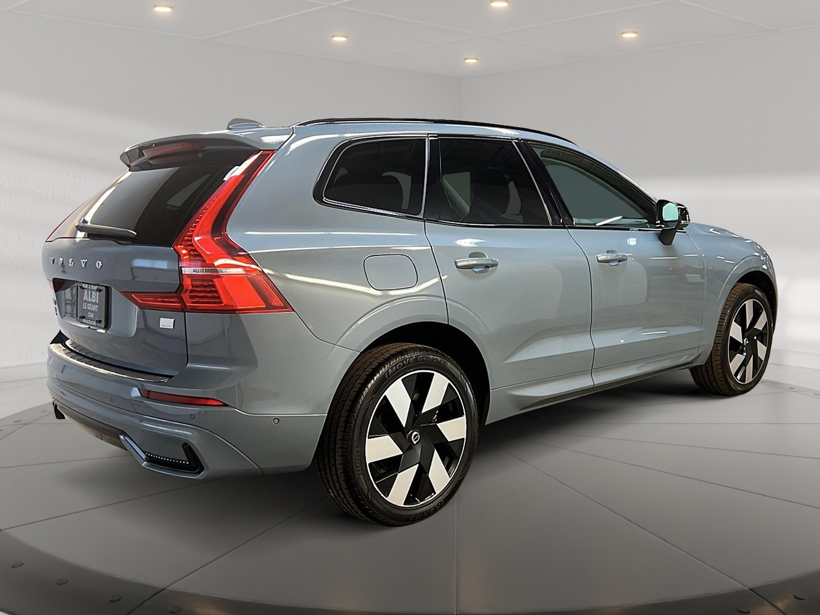 Volvo XC60 T8 RECHARGE PLUS CUIR TOIT PANO NAV 4RM 2024 - image #4