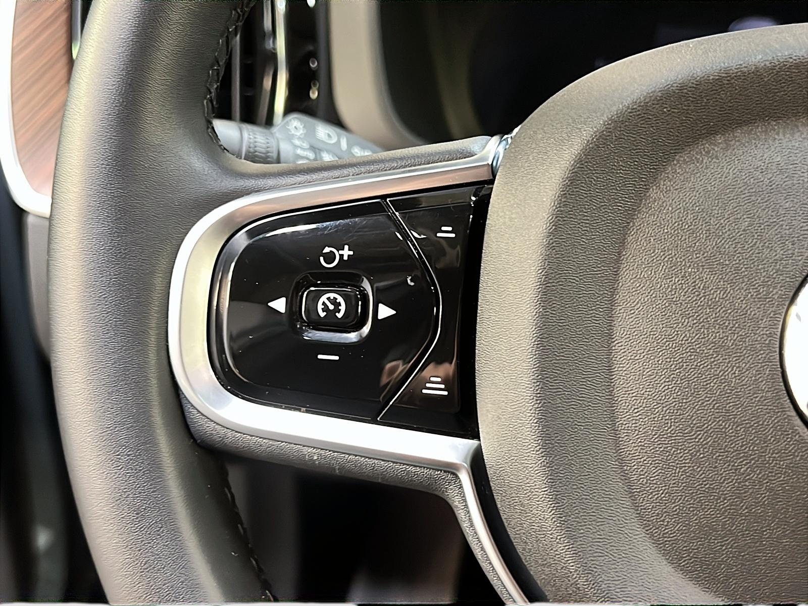 Volvo XC60 T8 RECHARGE PLUS CUIR TOIT PANO NAV 4RM 2024 - image #23