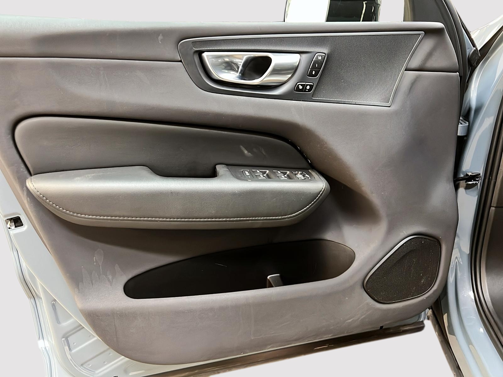 Volvo XC60 T8 RECHARGE PLUS CUIR TOIT PANO NAV 4RM 2024 - image #26