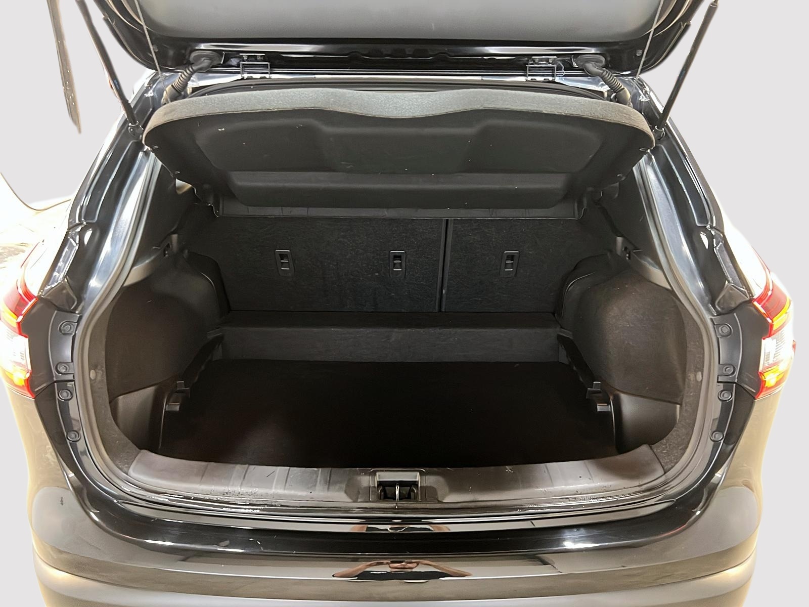 Nissan Qashqai SV TOIT 4RM 2023 - image #13