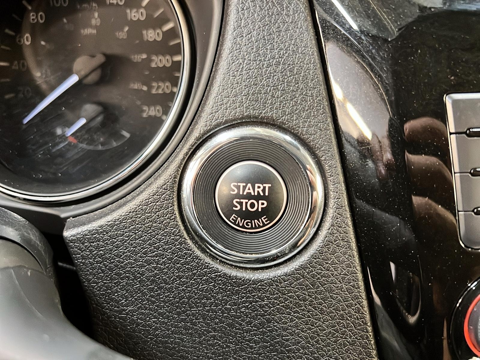 Nissan Qashqai SV TOIT 4RM 2023 - image #18