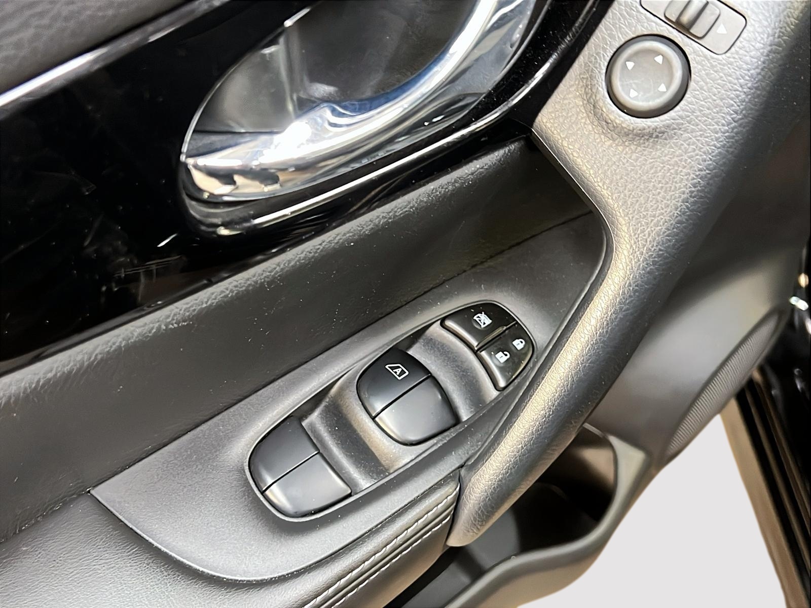 Nissan Qashqai SV TOIT 4RM 2023 - image #22