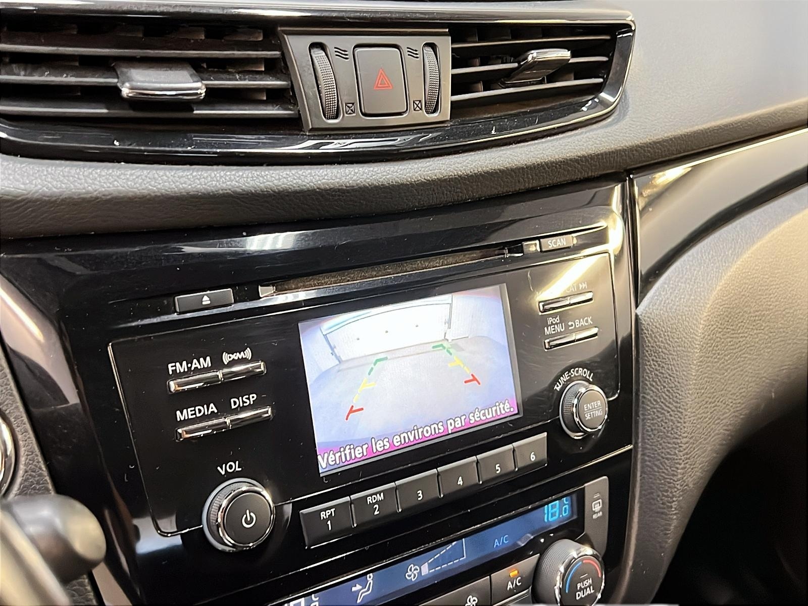 Nissan Qashqai SV TOIT 2018 - image #18