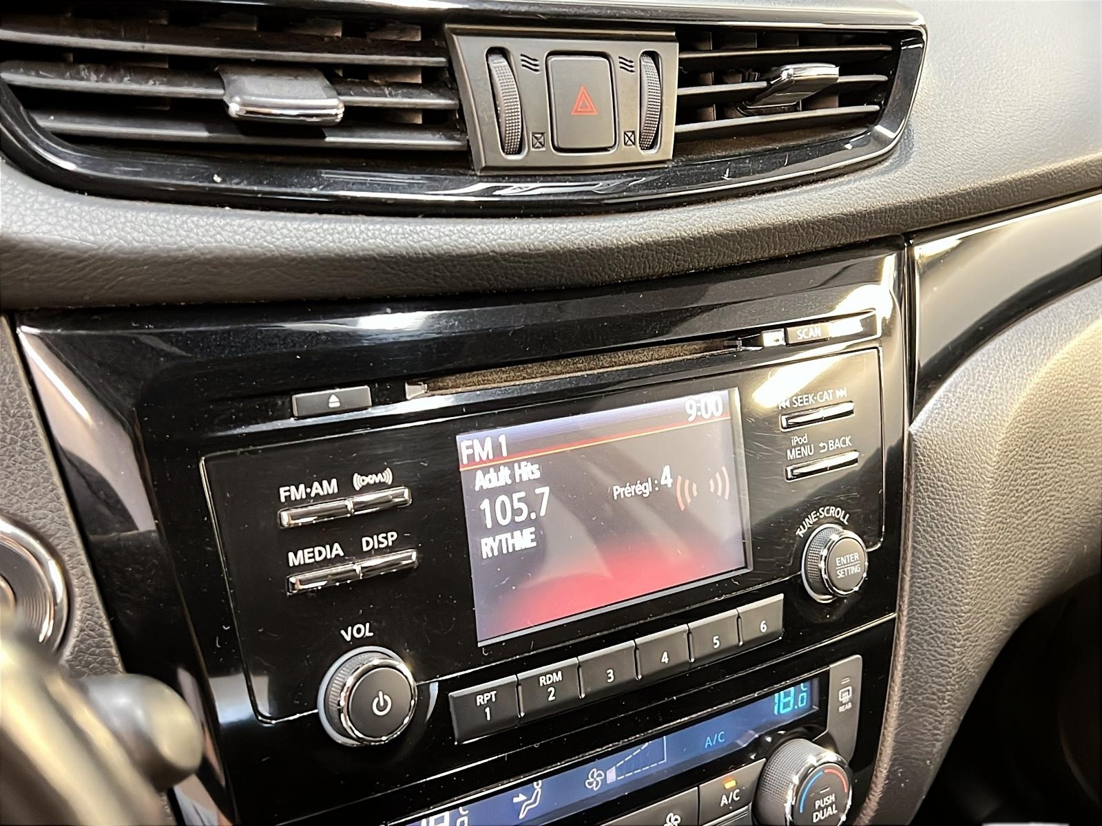 Nissan Qashqai SV TOIT 2018 - image #17