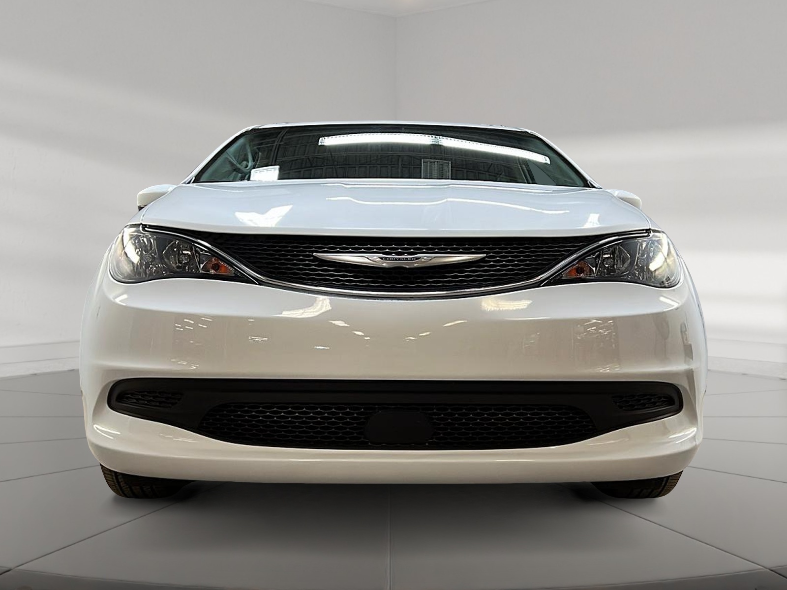 Chrysler Grand Caravan 2021 - Image #2