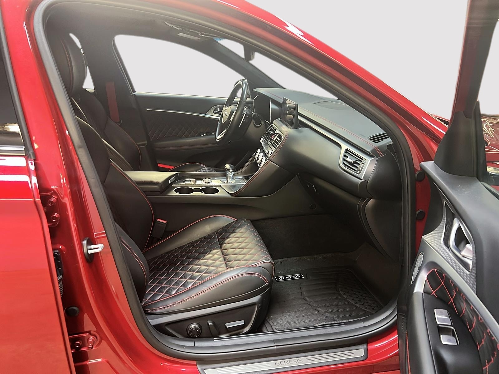Genesis G70 SPORT 3.3T CUIIR TOIT NAV 4RM 2023 - image #8
