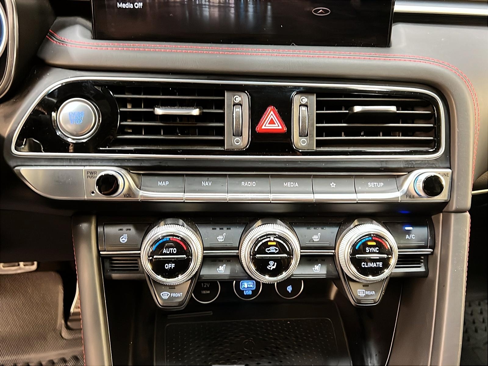 Genesis G70 SPORT 3.3T CUIIR TOIT NAV 4RM 2023 - image #17