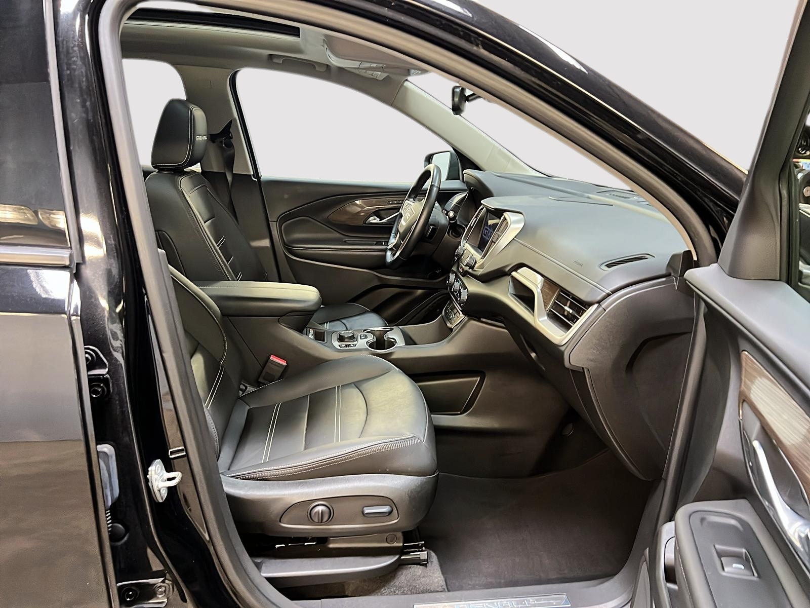 GMC Terrain 2023 - Image #8