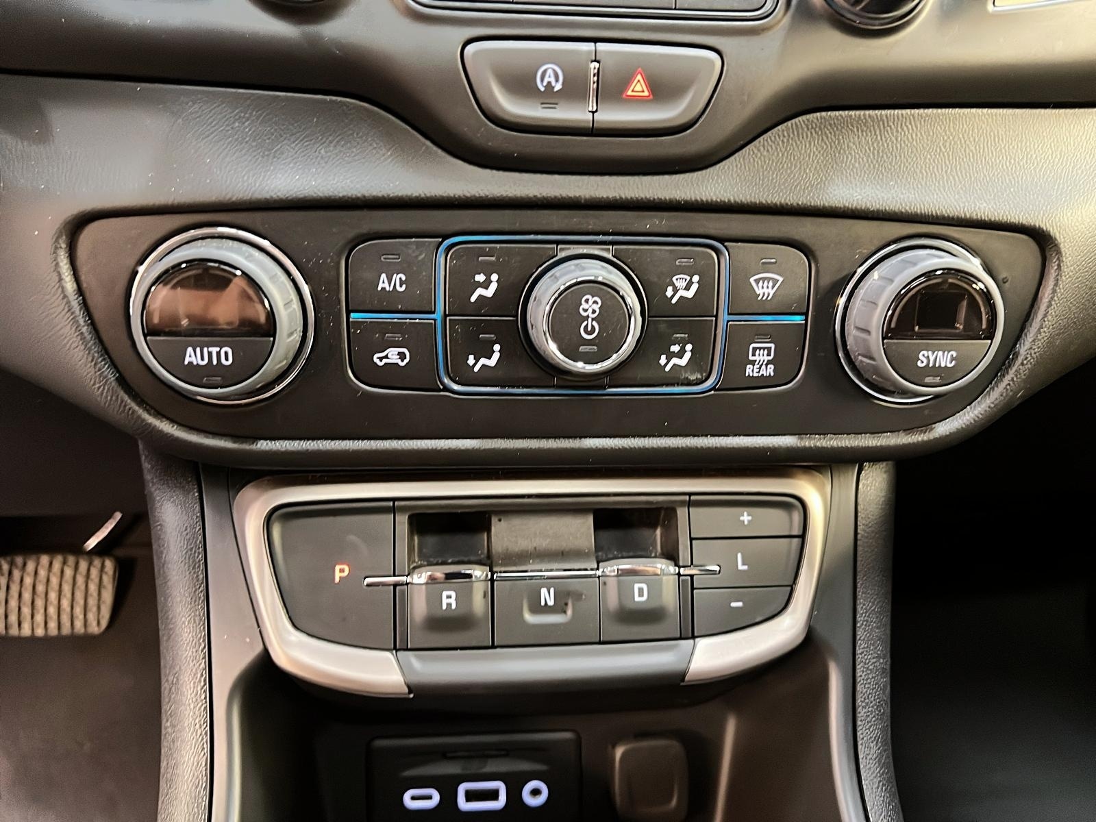 GMC Terrain 2023 - Image #16