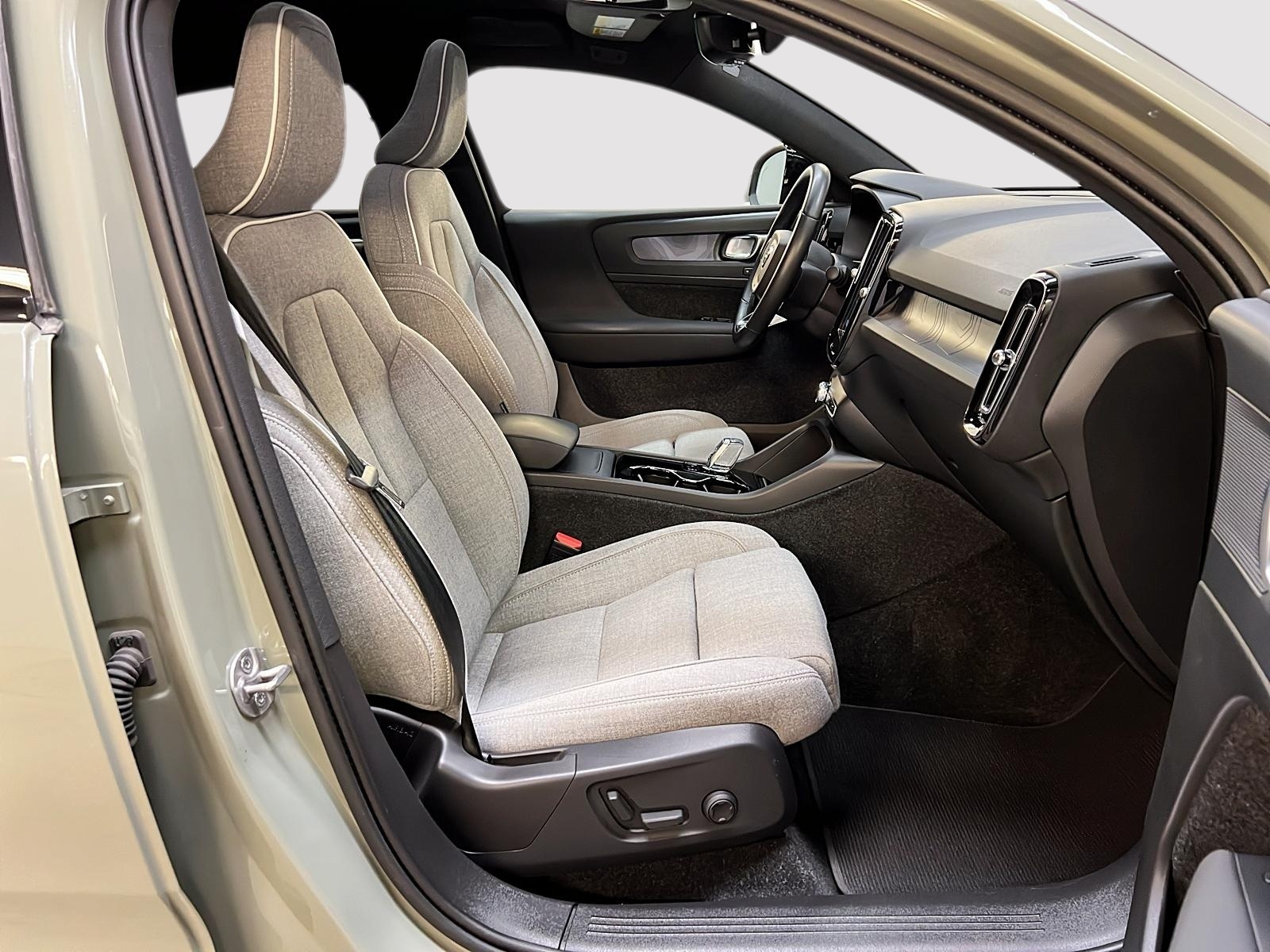 Volvo C40 2023 - Image #8
