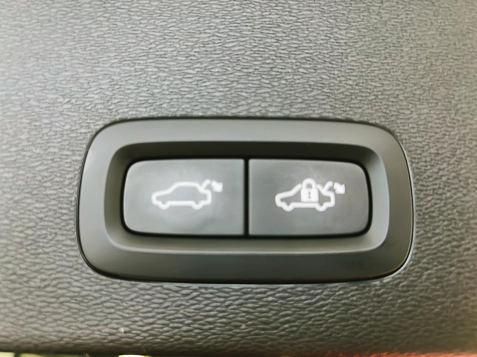 Volvo C40 2023 - Image #15
