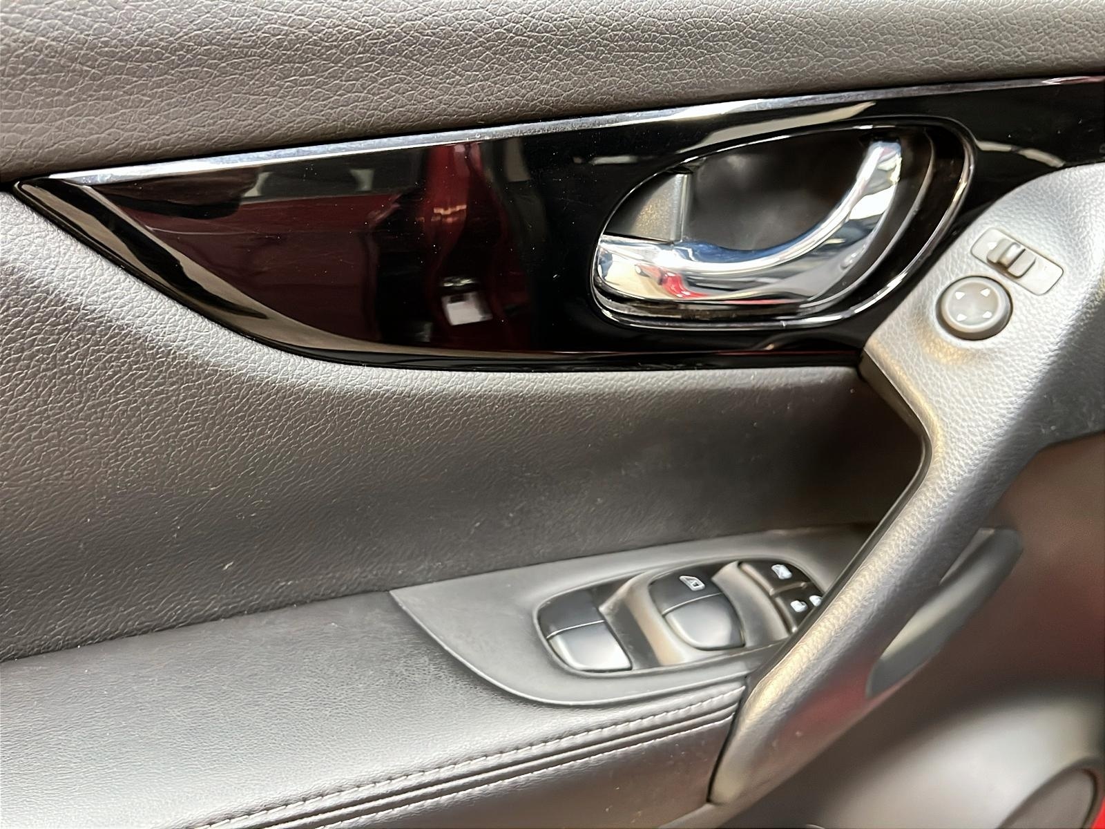 Nissan Qashqai SV TOIT 4RM 2023 - image #23