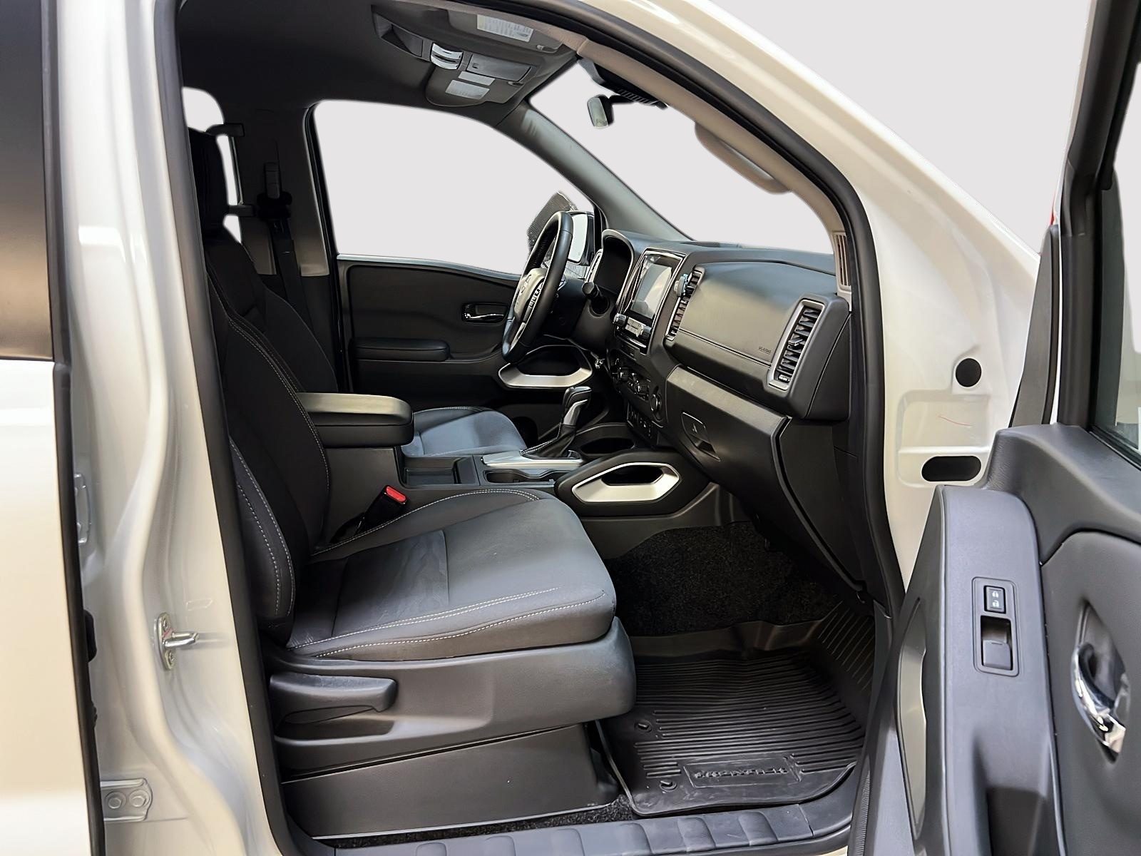 Nissan Frontier SV CREW CAB 4X4 2024 - image #8