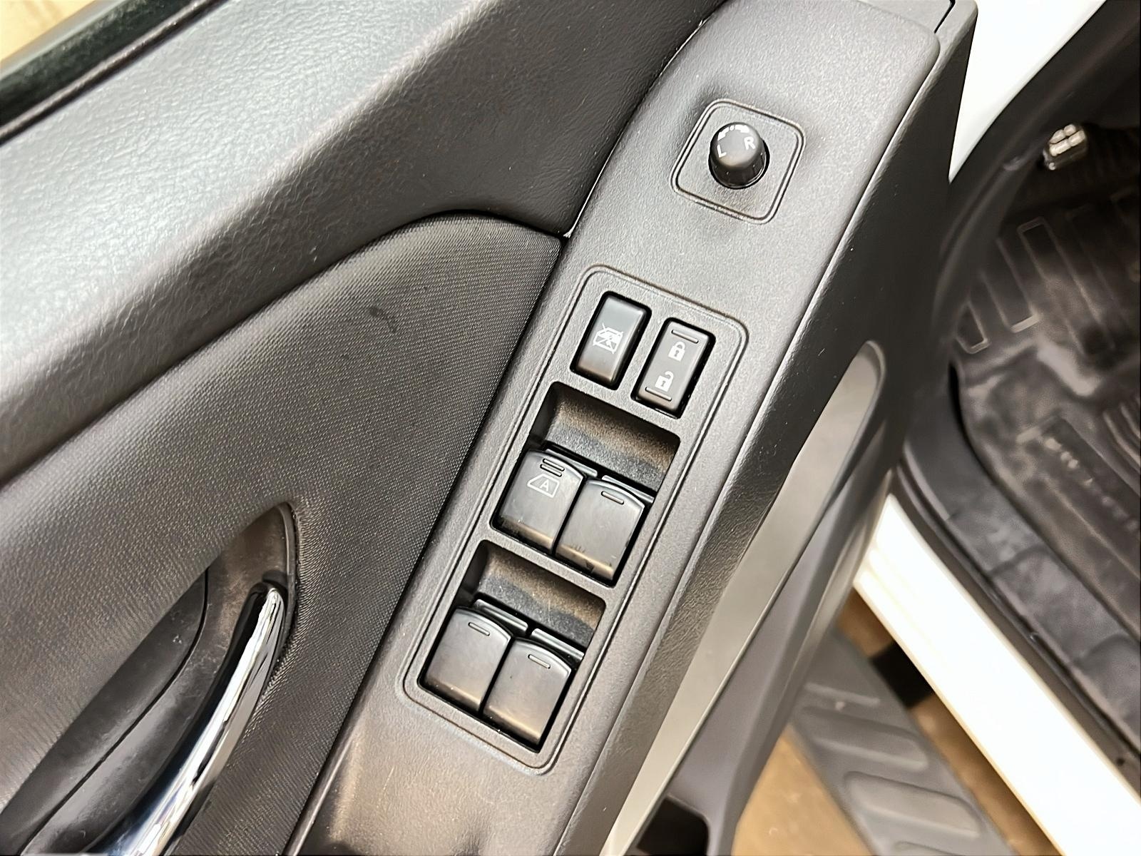 Nissan Frontier SV CREW CAB 4X4 2024 - image #22