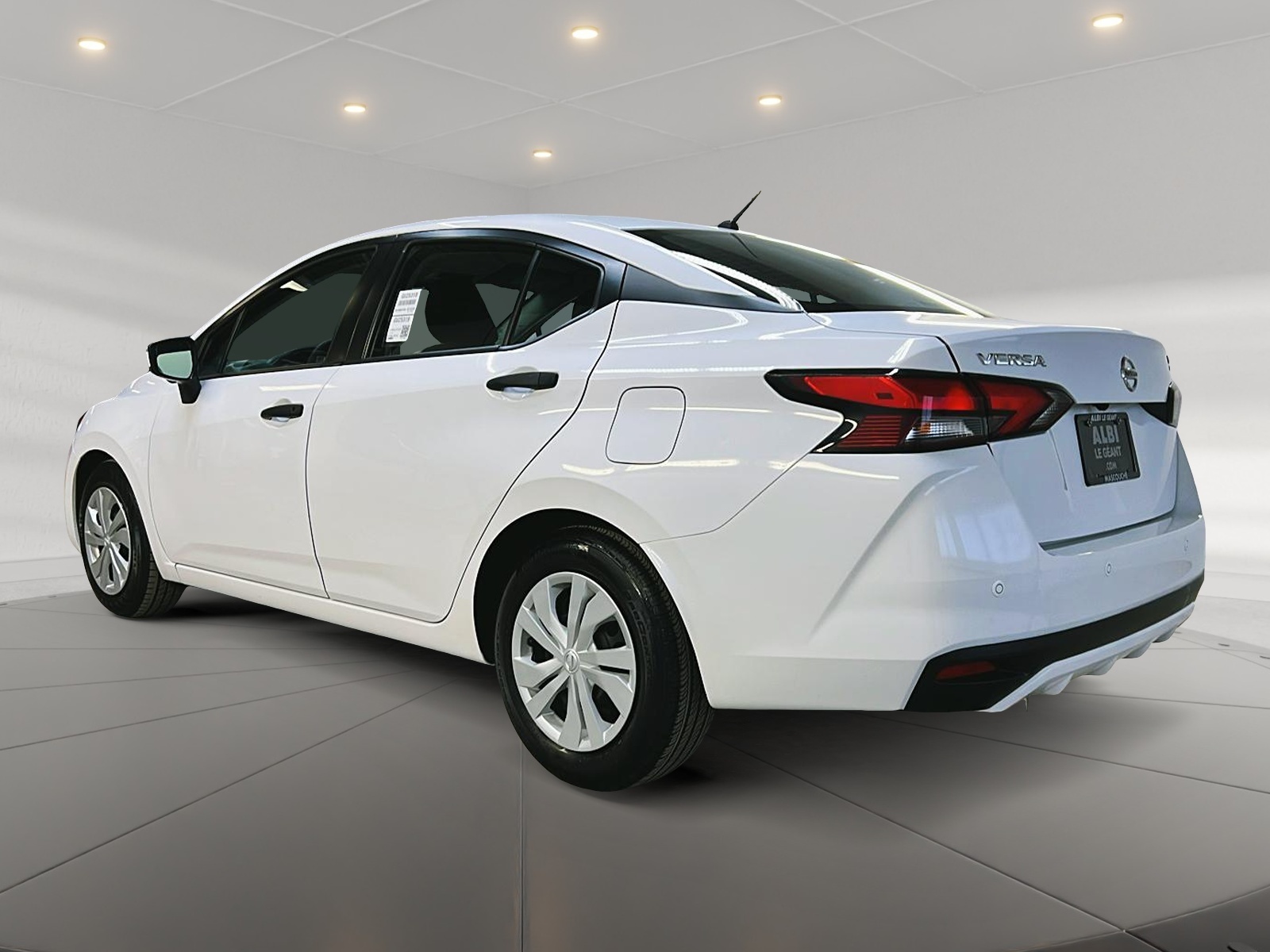 Nissan Versa S 2021 - image #6
