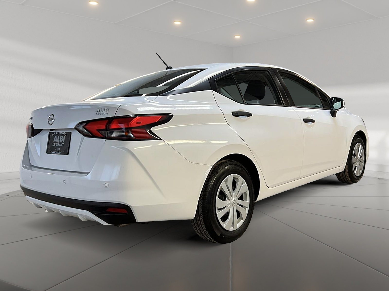 Nissan Versa S 2021 - image #4