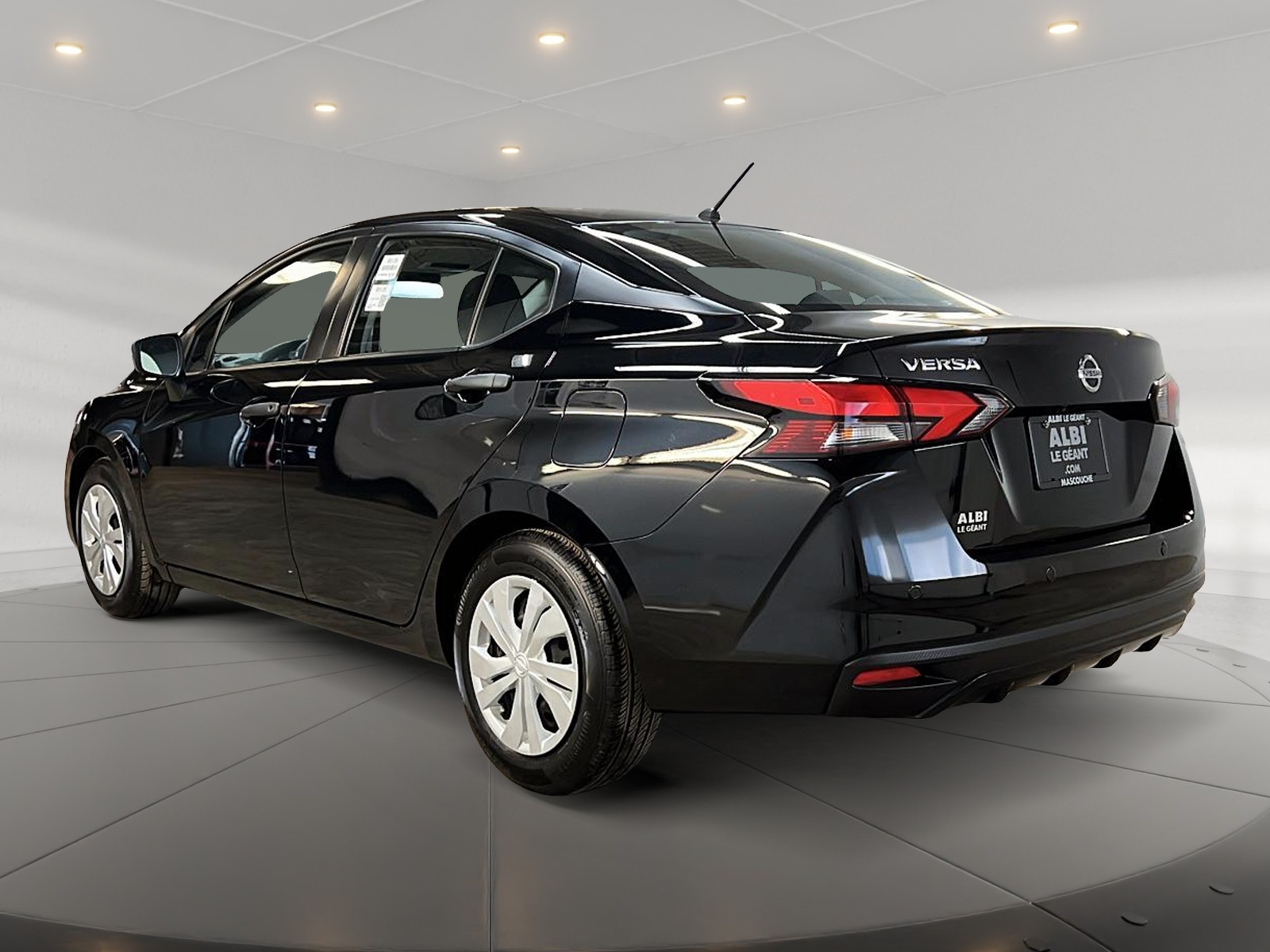 Nissan Versa S 2022 - image #6