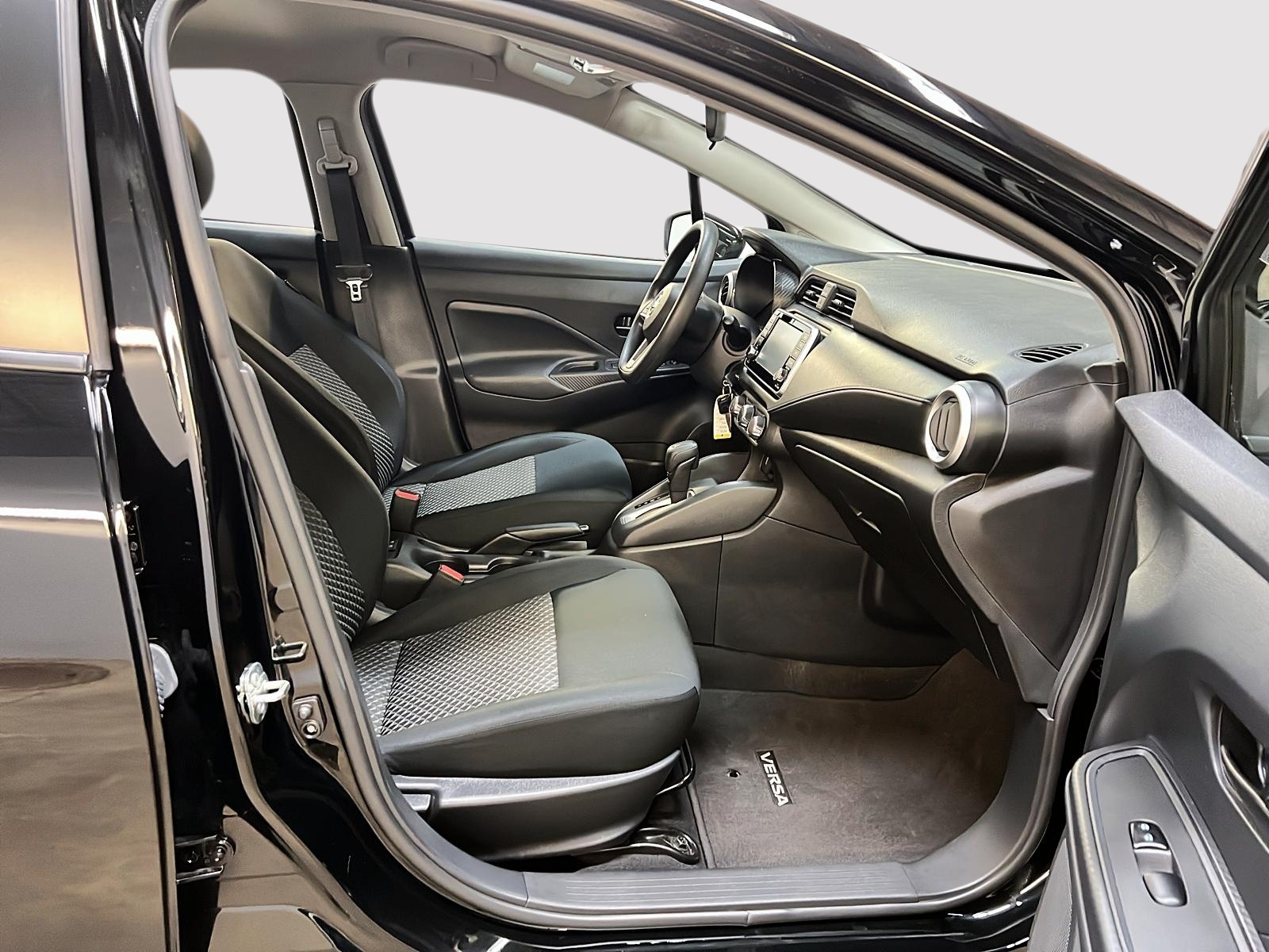 Nissan Versa S 2022 - image #8