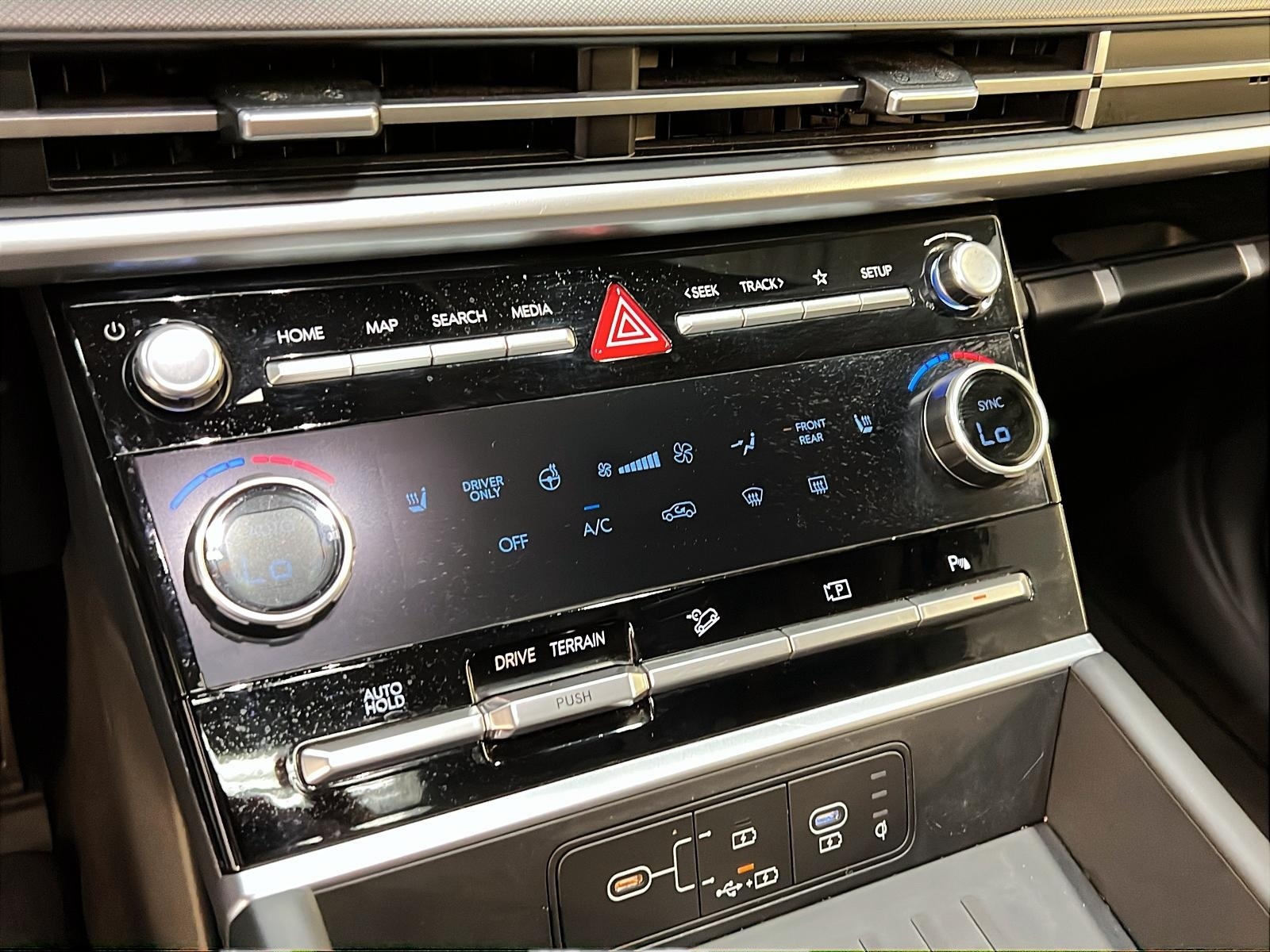 Hyundai Santa Fe PREFERRED TREND HYBRID CUIR TOIT PANO 4RM 2024 - image #17