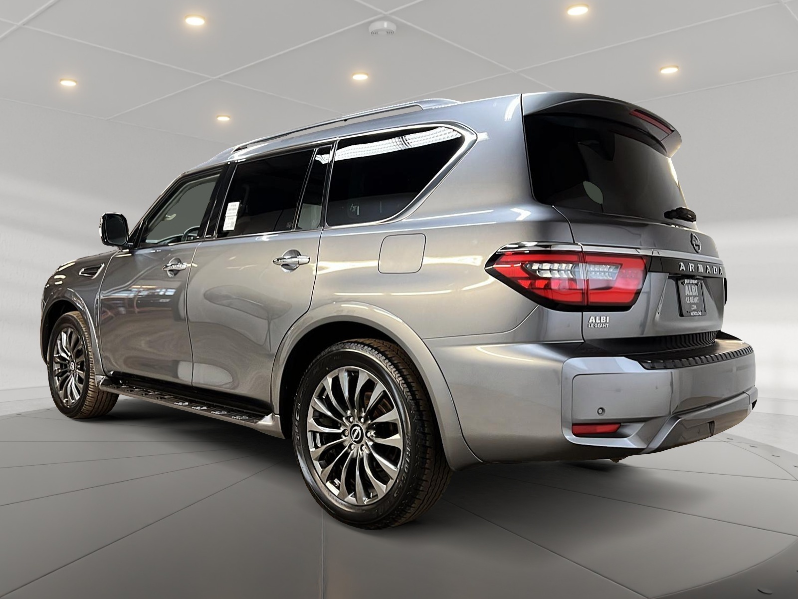 Nissan Armada PLATINUM CUIR TOIT NAV DVD 4RM 2023 - image #6