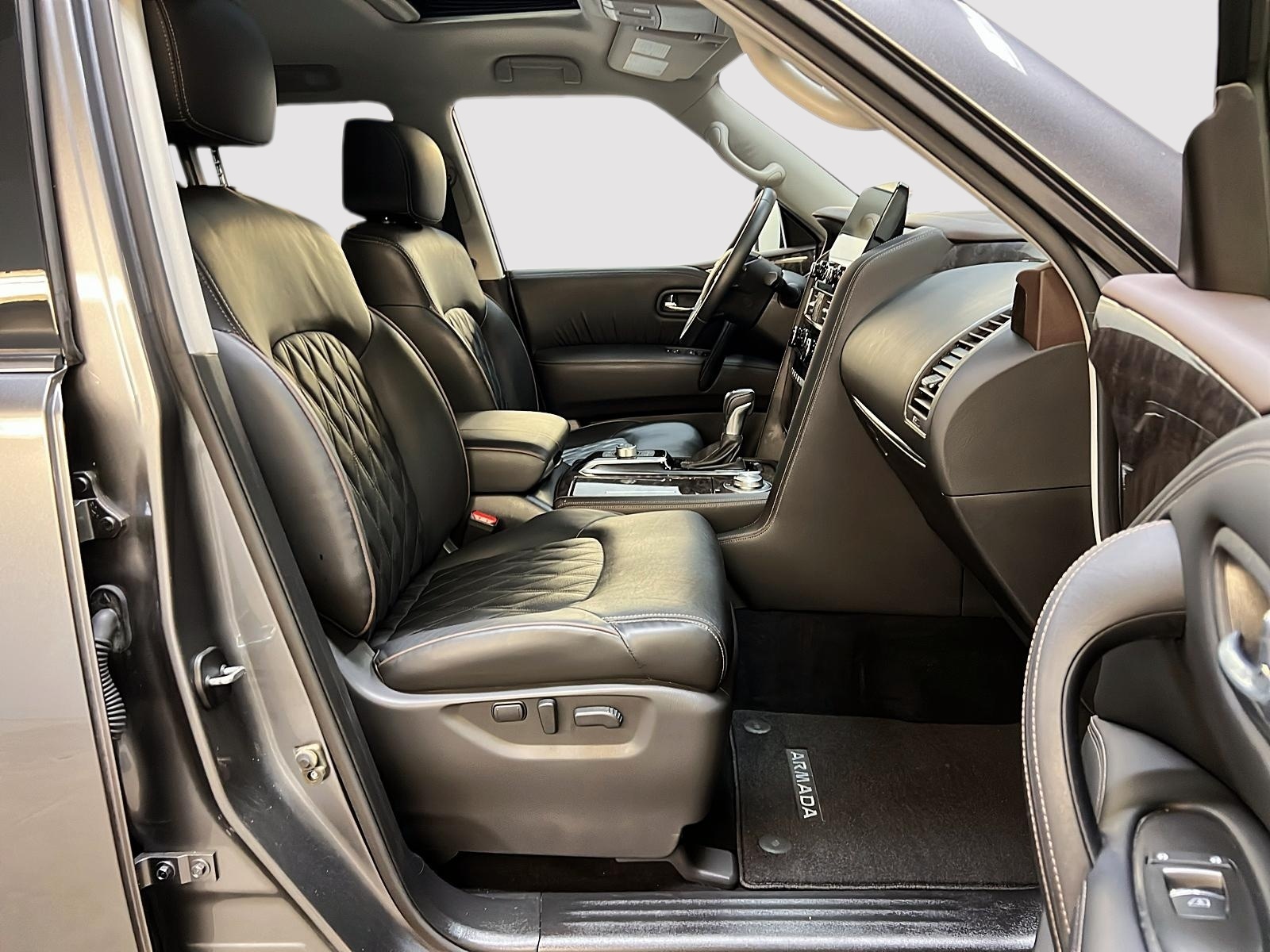 Nissan Armada PLATINUM CUIR TOIT NAV DVD 4RM 2023 - image #8