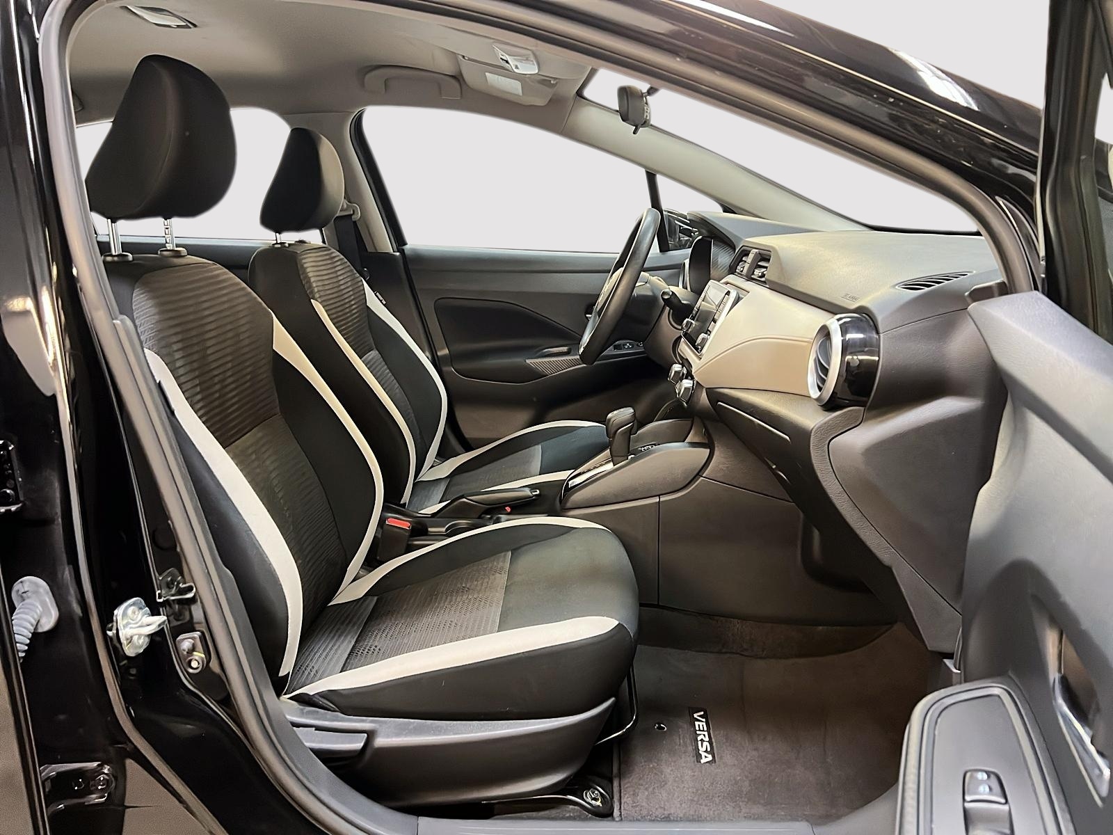 Nissan Versa SV 2022 - image #8