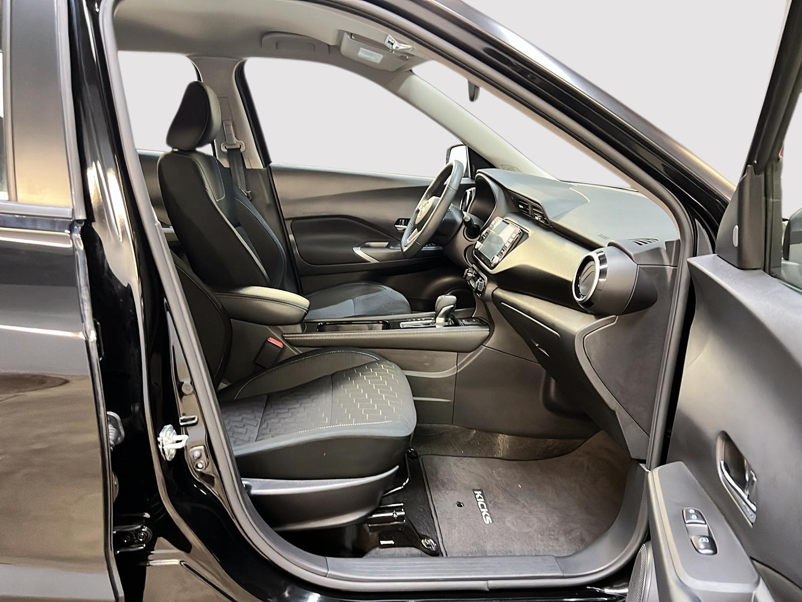 Nissan Kicks SV 2023 - image #8