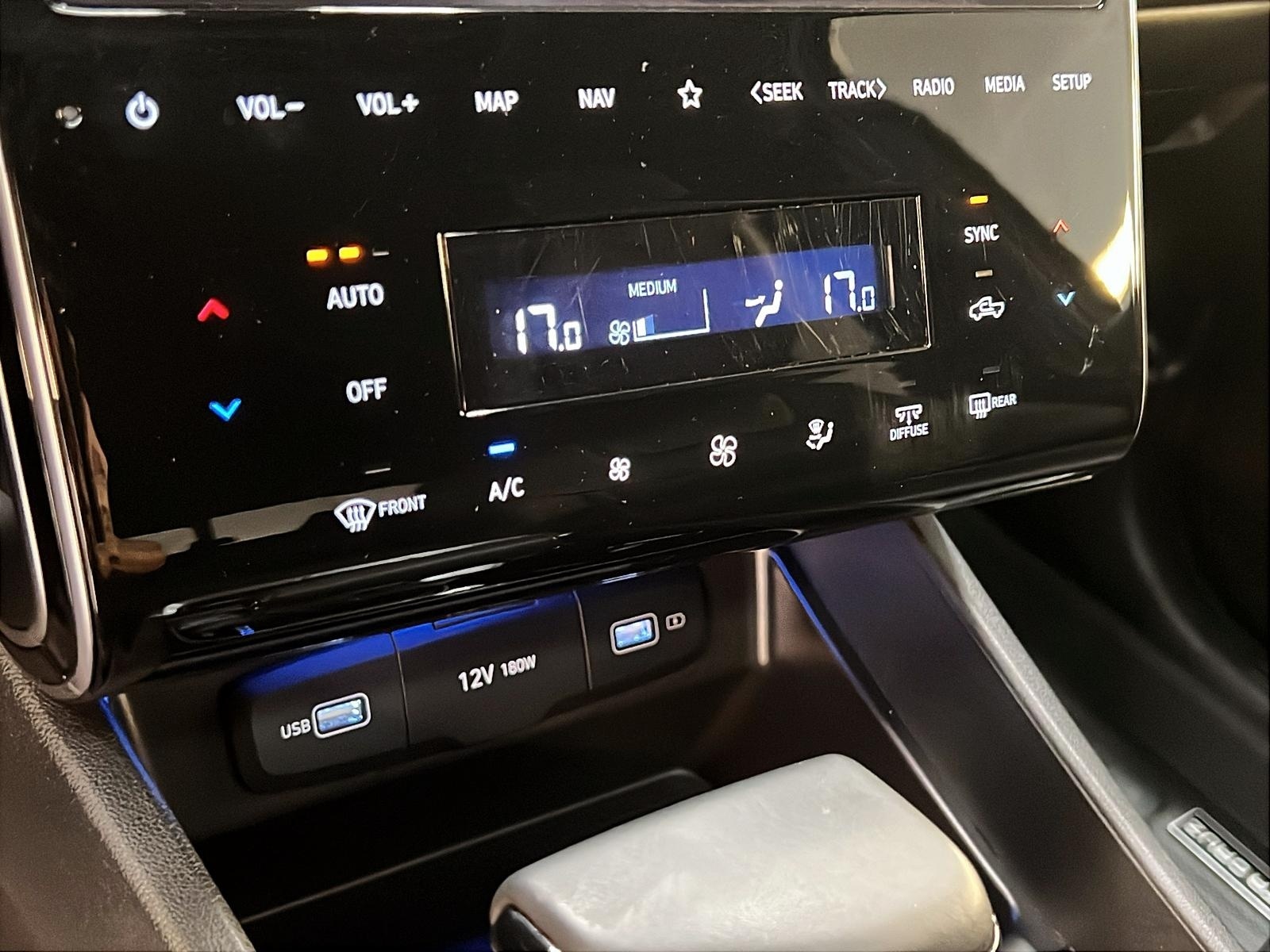 Hyundai SANTA CRUZ PREFERRED TREND 2.5T CUIR TOIT NAV 4RM 2024 - image #16