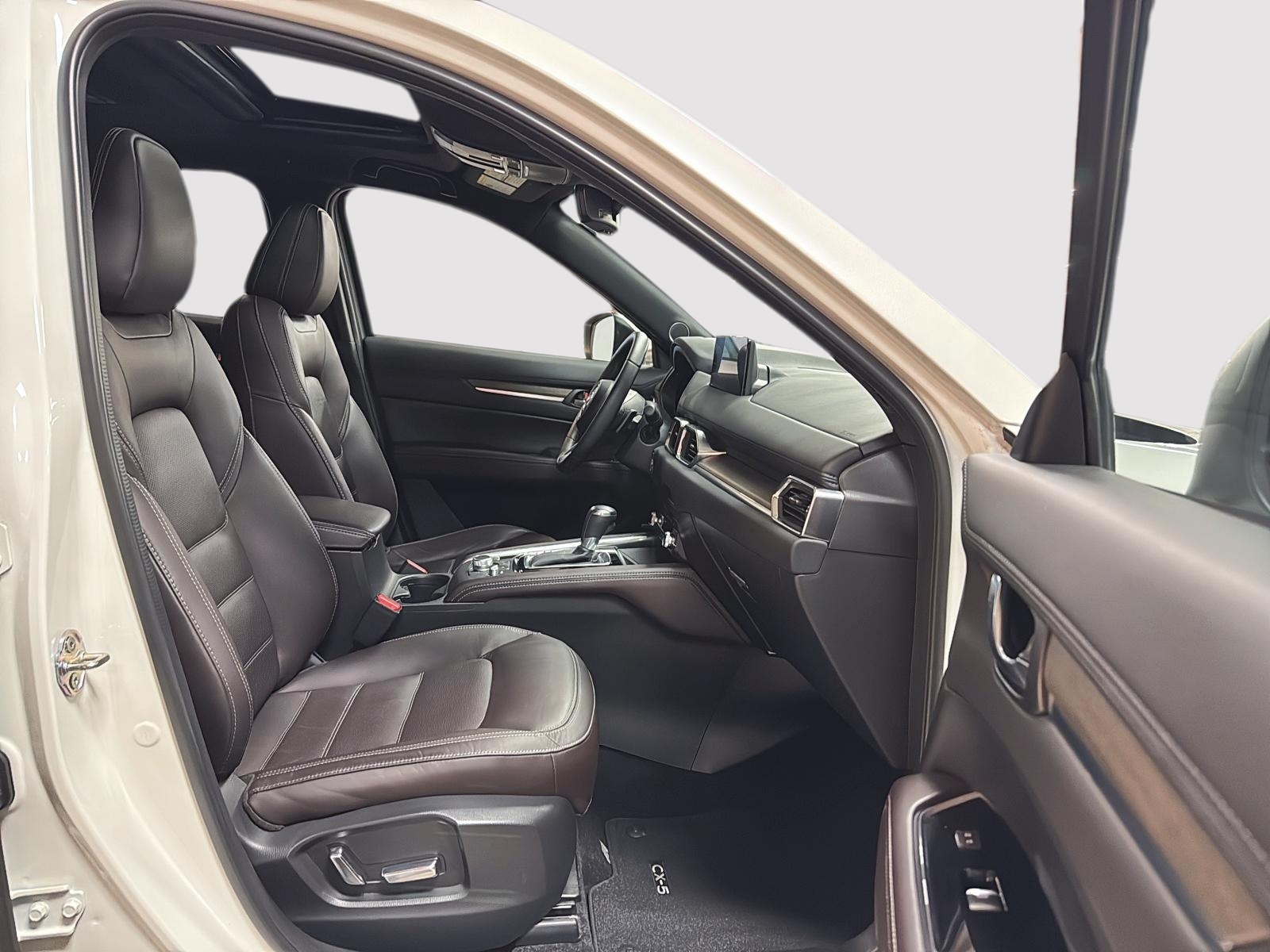 Mazda CX-5 SIGNATURE 2.5T CUIR TOIT NAV 4RM 2024 - image #8