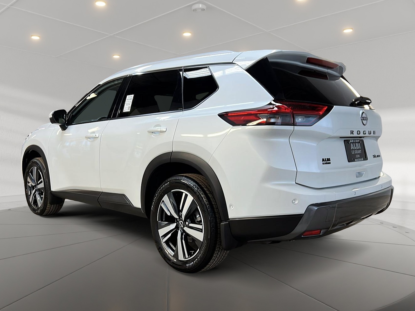 Nissan Rogue SL CUIR TOIT PANO NAV 4RM 2024 - image #6