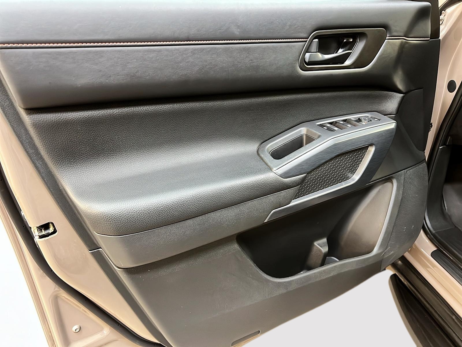 Nissan Pathfinder ROCK CREEK 4RM 2024 - image #25