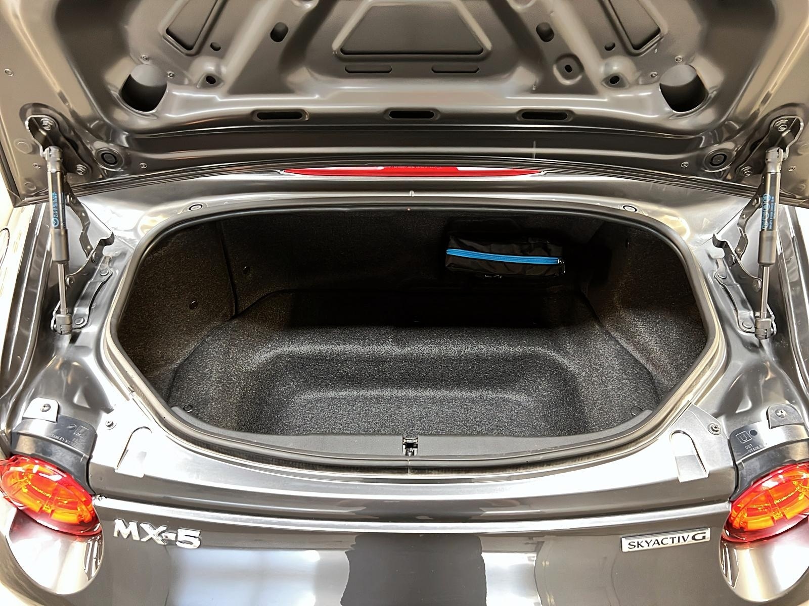 Mazda MX-5 GS 2022 - image #11