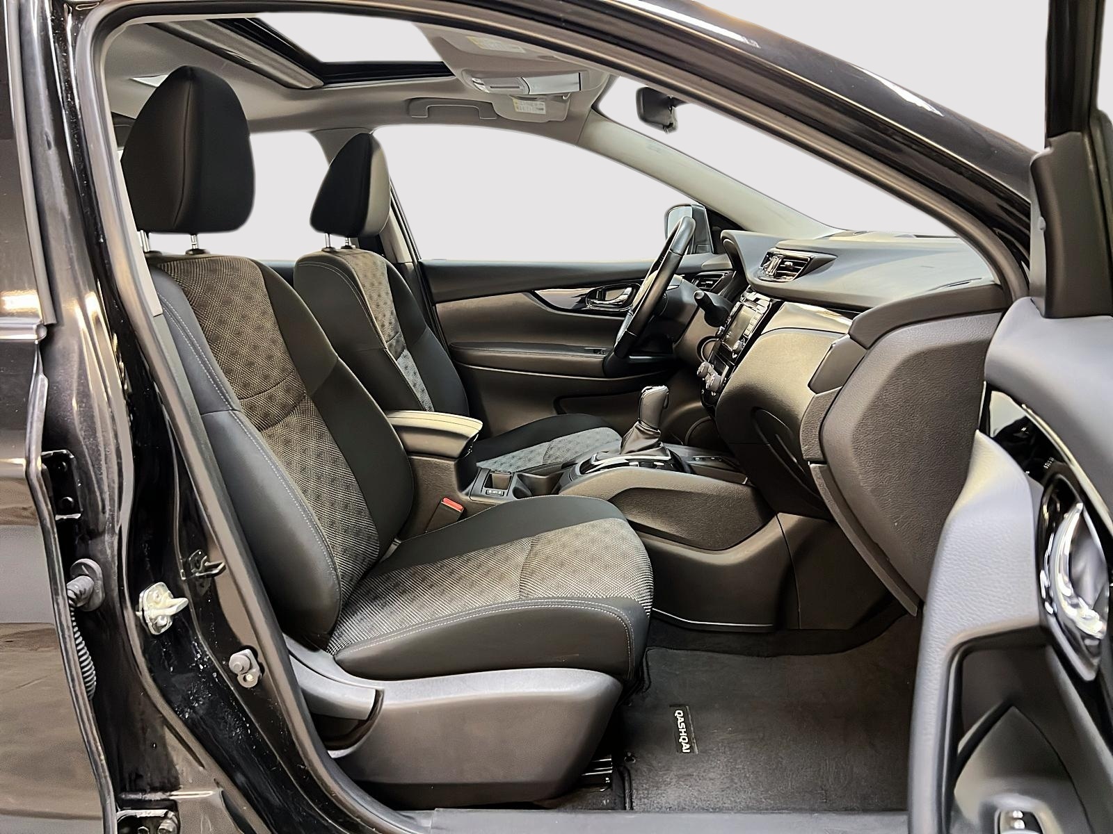 Nissan Qashqai SV TOIT 4RM 2023 - image #8