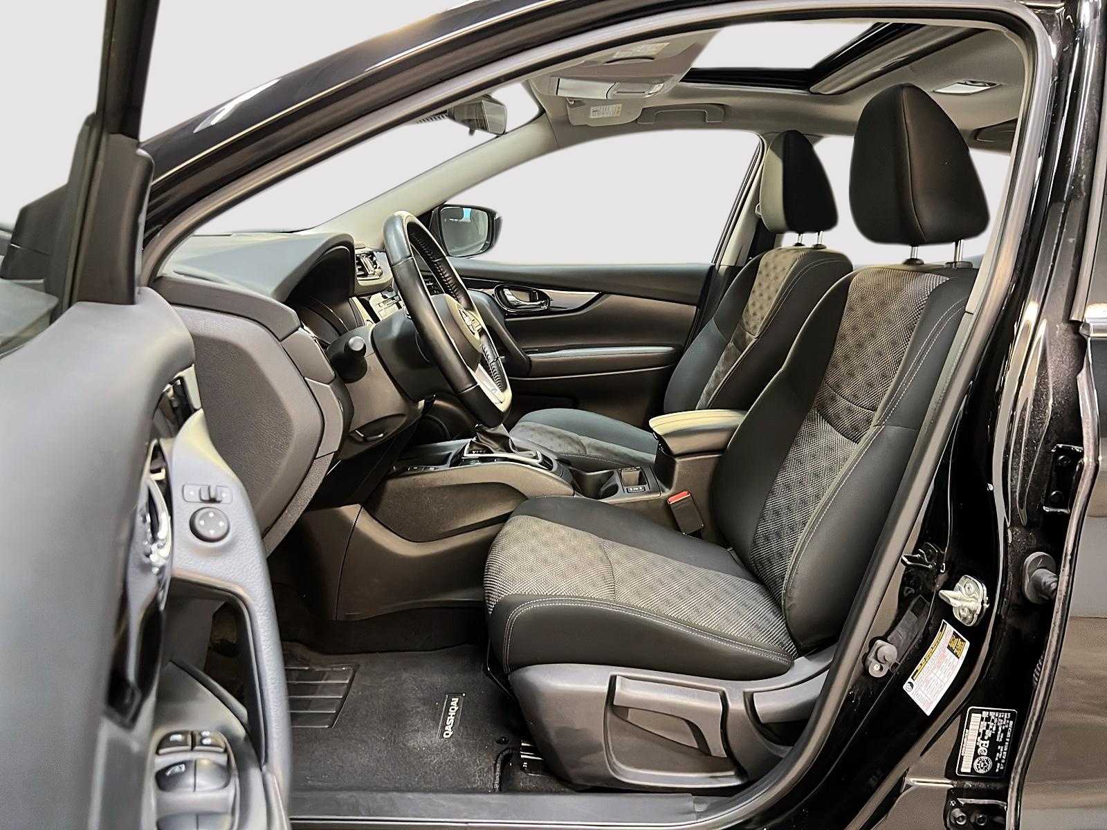 Nissan Qashqai SV TOIT 4RM 2023 - image #7