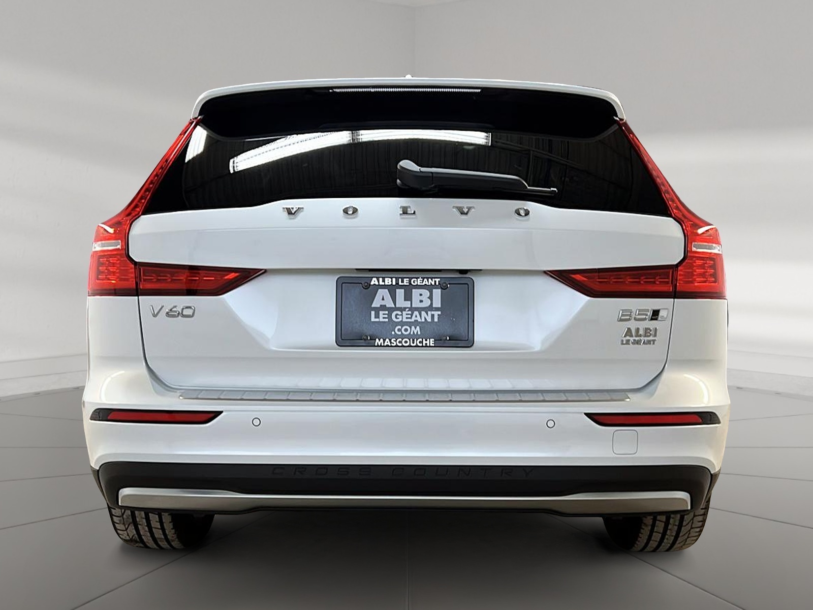 Volvo V60 B5 CROSS COUNTRY ULTIMATE CUIR TOIT PANO 4RM 2023 - image #5