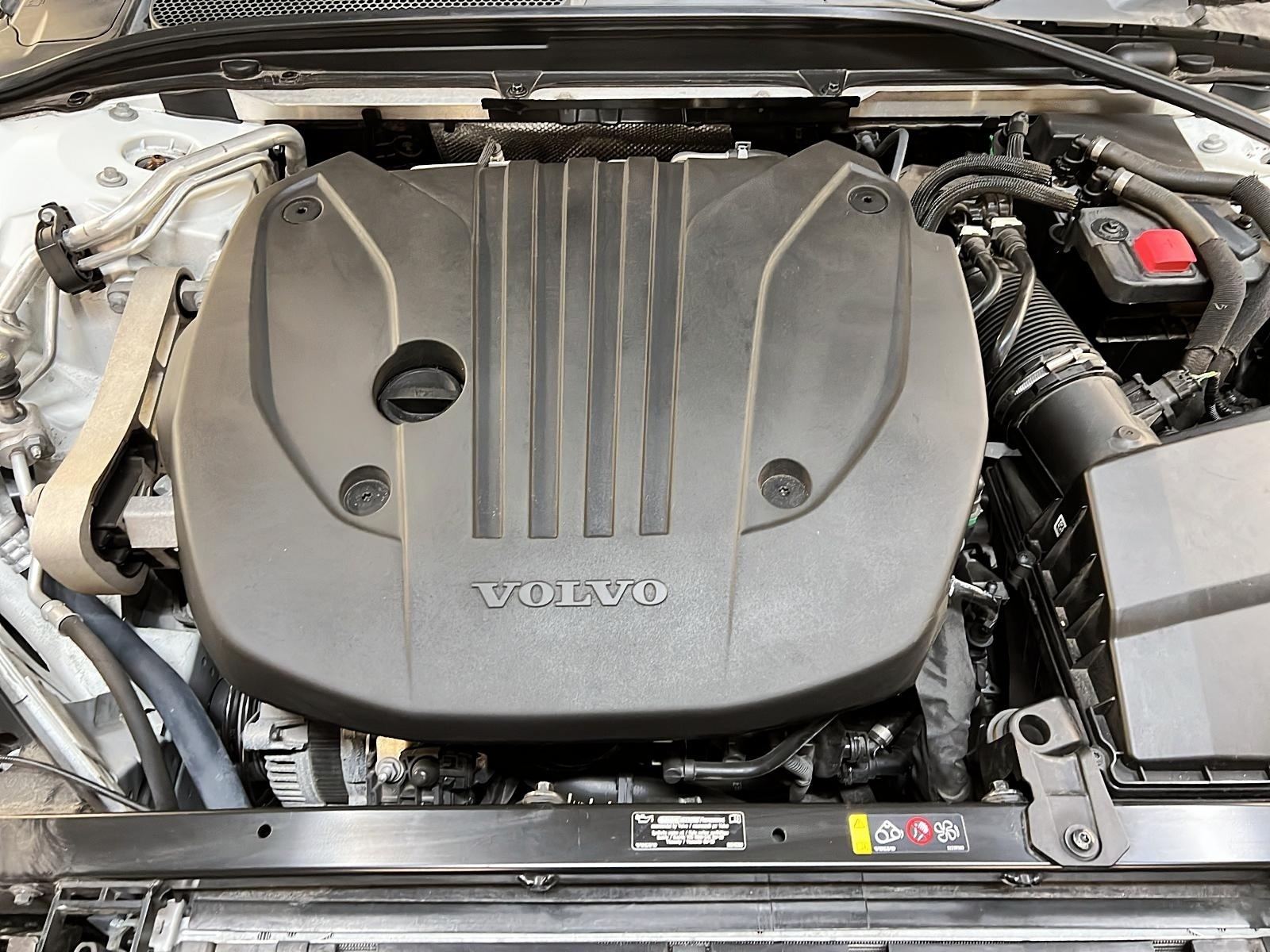 Volvo V60 B5 CROSS COUNTRY ULTIMATE CUIR TOIT PANO 4RM 2023 - image #13